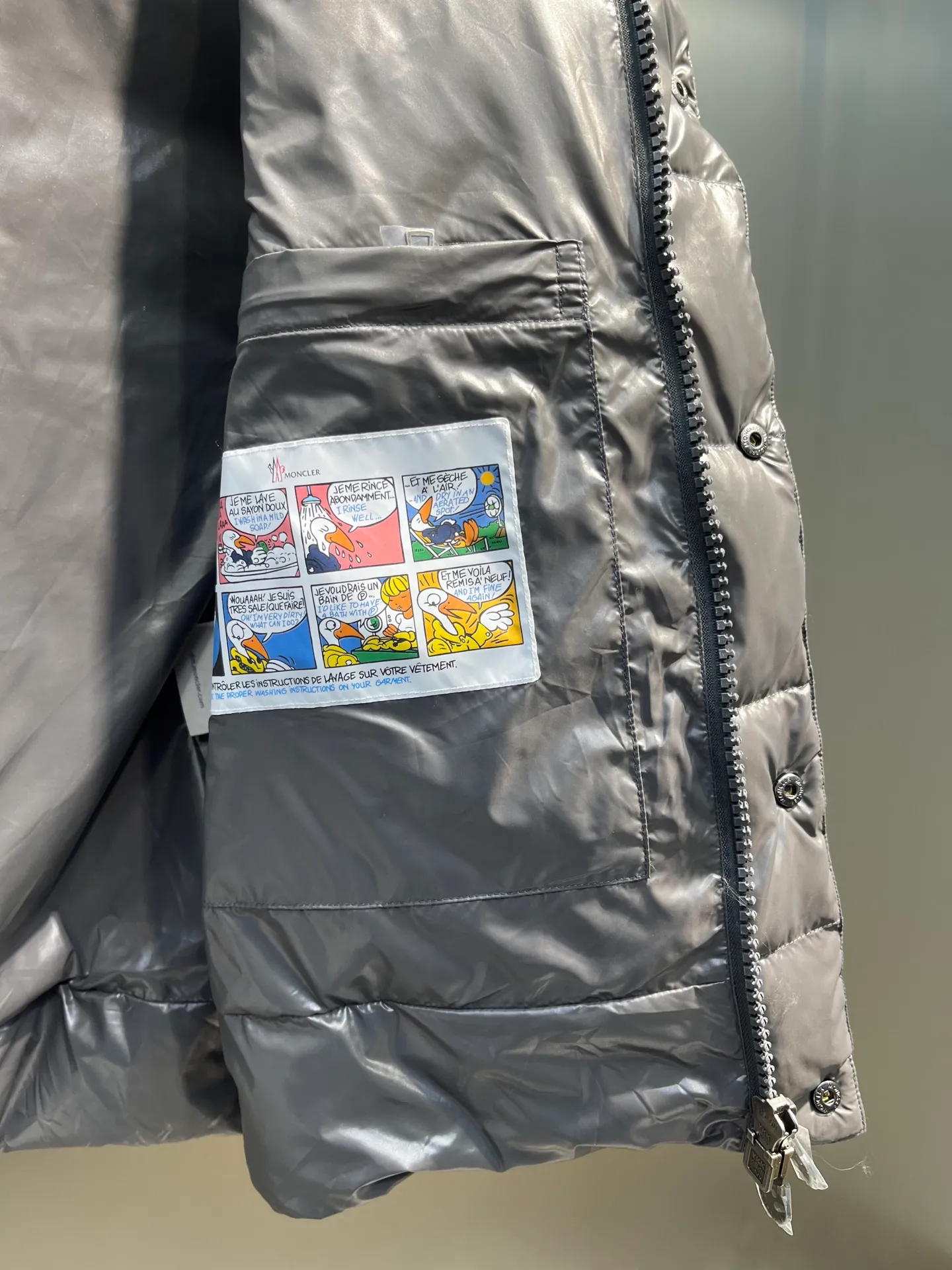 P490 moncler🌟Down vest Original customized hardware accessories are all imported and original customized. Welcome to compare. Absolutely high quality. Made of top-grade 95 white duck down. Super soft. Filled with fluffy and full feathers. Super heavy-duty. Fabric workmanship and perfect pattern. Note that the fabric is super comfortable. Exclusive model. Non-market product. Same style for men and women. Size: 123456