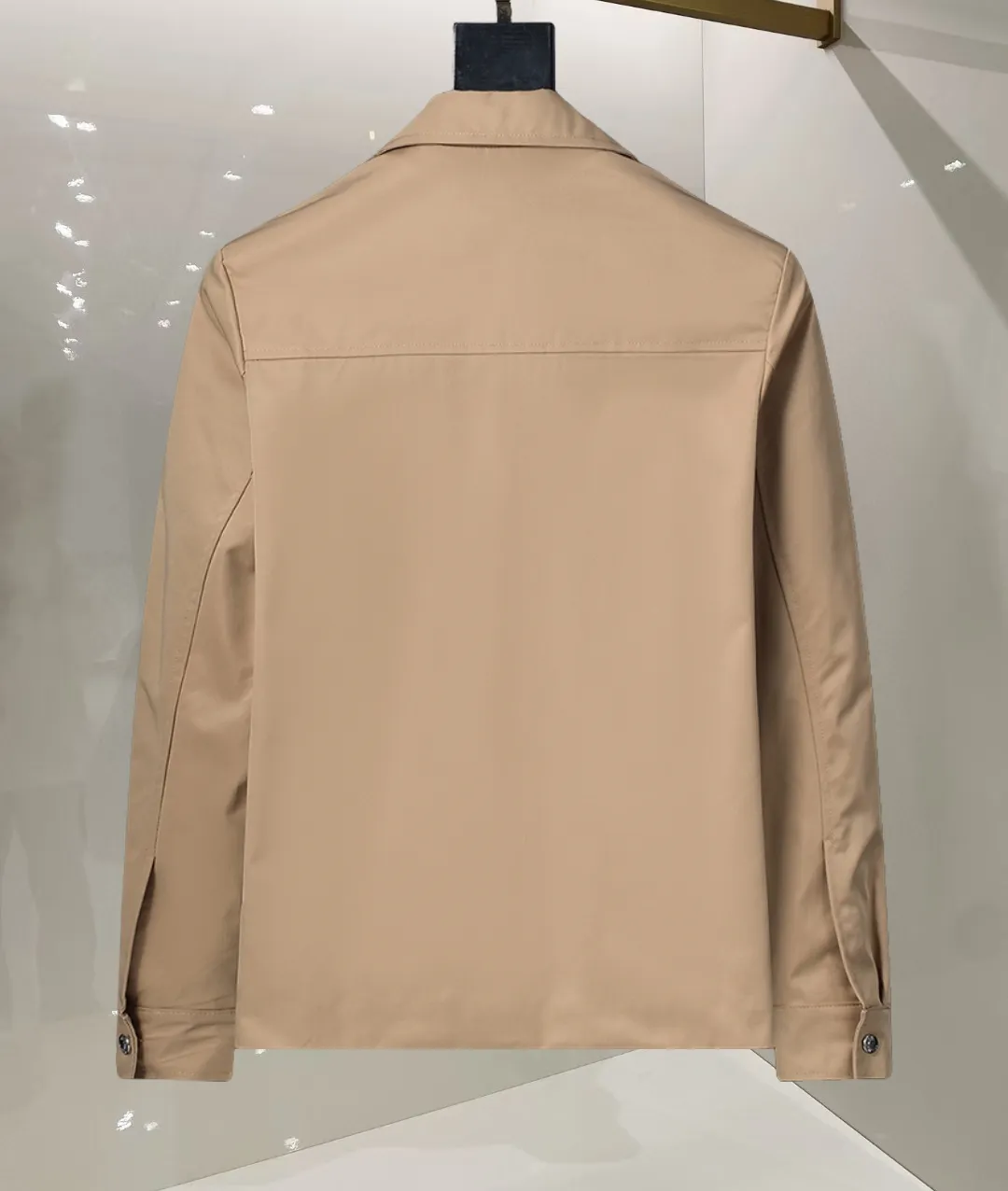 P380 🌸🌸🌸 Moncler's latest 25-year-old men's jacket. The color combination has a classic charm without losing youthful vitality. It reshapes a new design style and shows a bold and confident brand design concept.  Imported fabrics, sleeves and pockets are paired with exclusive brand designs, reflecting the minimalist pursuit of quality and design. Low-key luxury fully embodies the brand image and status! The brand LOGO icon design is simple and recognizable, with a delicate and comfortable touch, excellent details, exquisite and elegant everywhere, fashionable design, a capable and stylish upper body, and full of aura! The all-over pattern and simple aesthetics are brought to the extreme, and it is a jacket that can be mixed and matched. There is no doubt that it is a must-have product for men. It is extremely practical and the color is easy to match.  Color: Picture color. Sizes: M, L, xL, xxL, xxxL