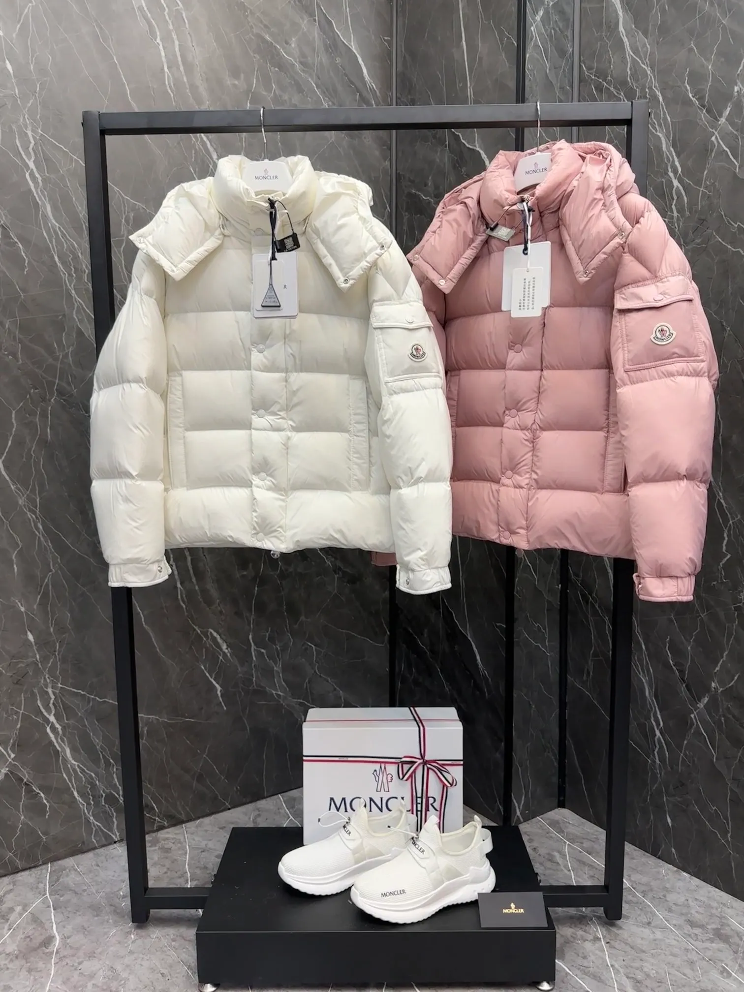 P780 Moncler [new product] Maya 70 winter down jacket. These two colors are absolutely stunning. Real shots of the two colors.