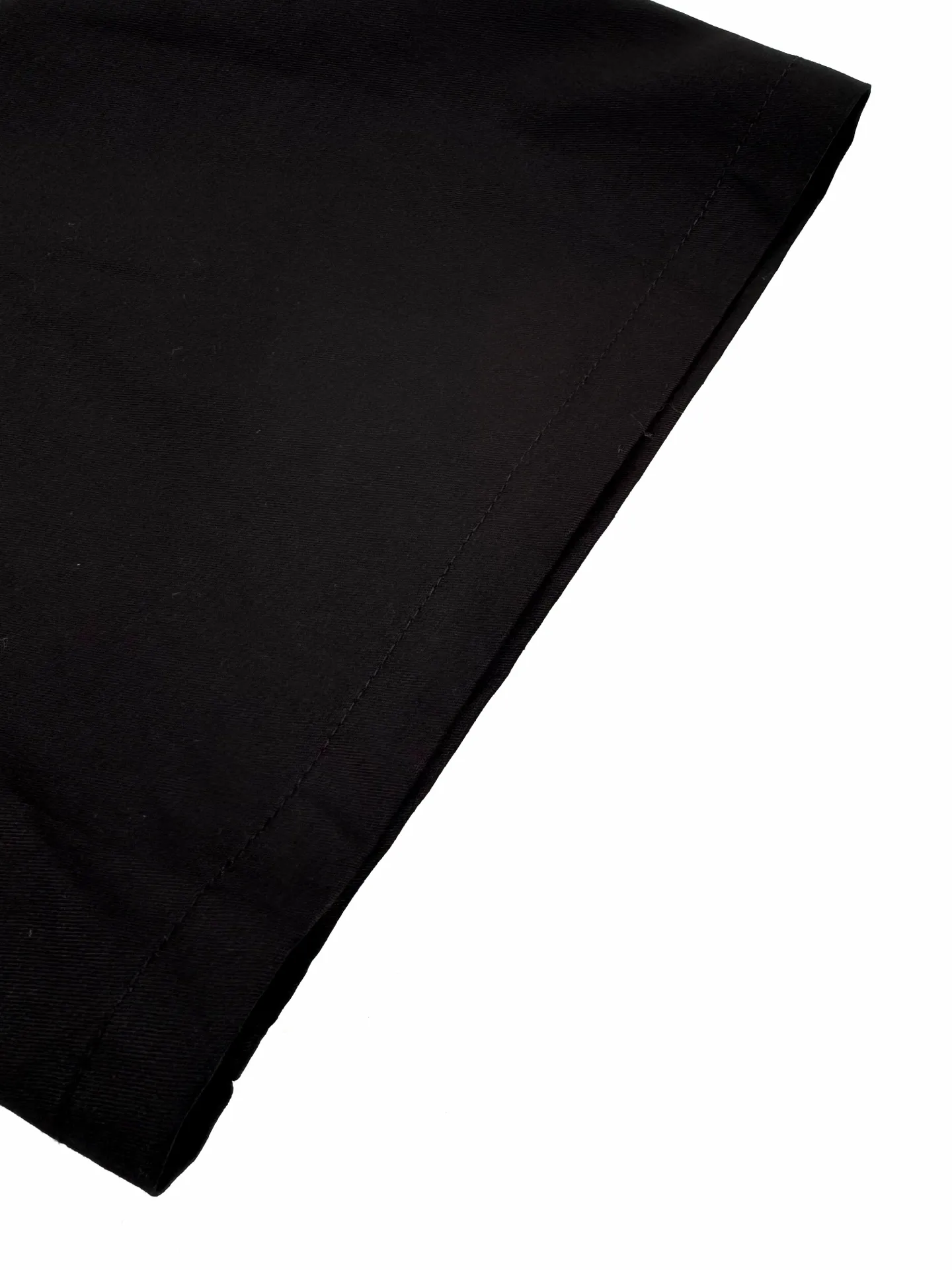 P350 Moncler Logo Pocket Short Sleeves Customized high-quality cotton hidden pattern gabardine Full of texture Comfortable and close to the skin With pure black as the base color Calm, restrained and full of strength The iconic Moncler logo embroidered logo is embellished on it to increase brand recognition. Use simplicity as the pen and texture as the ink to outline the most moving fashion picture with the simplest elements. Process 1: Use imported special machine infrared to locate the "Moncler logo embroidery" for a more accurate position Firm and strong. Process 2: Template machine to open the bag. The preset template guides the position, shape and size of the bag. Accuracy ensures the quality of the bag opening. Process 3: The fabrics are washed and have a better hand feel. Not easy to deform, not easy to shrink, not easy to fade, and maintain long-term beauty. Accessories: Customized 1:1 Moncler embroidered logo Customized 1:1 Moncler snap button Customized 1:1 Moncler zipper Customized 1:1 Moncler trademark Fit: Loose fit Size: S M L XL Style number: AA550