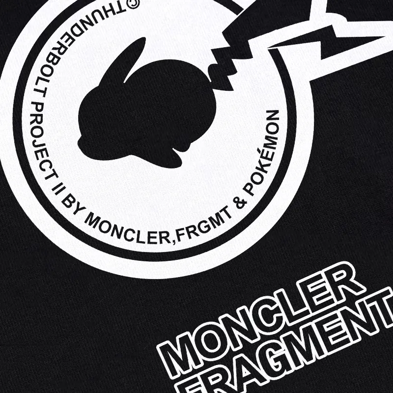 P240 Recommend the most popular Moncler masked 380g printed terry crew neck sweatshirt. Breathable pure cotton fabric. The texture is very soft and comfortable. No shrinkage, no deformation, no pilling). Original customized accessories. Collar label. Wash mark. Hang tag. Packaging (perfect details). Color: White. Black. Size: XS S M L.