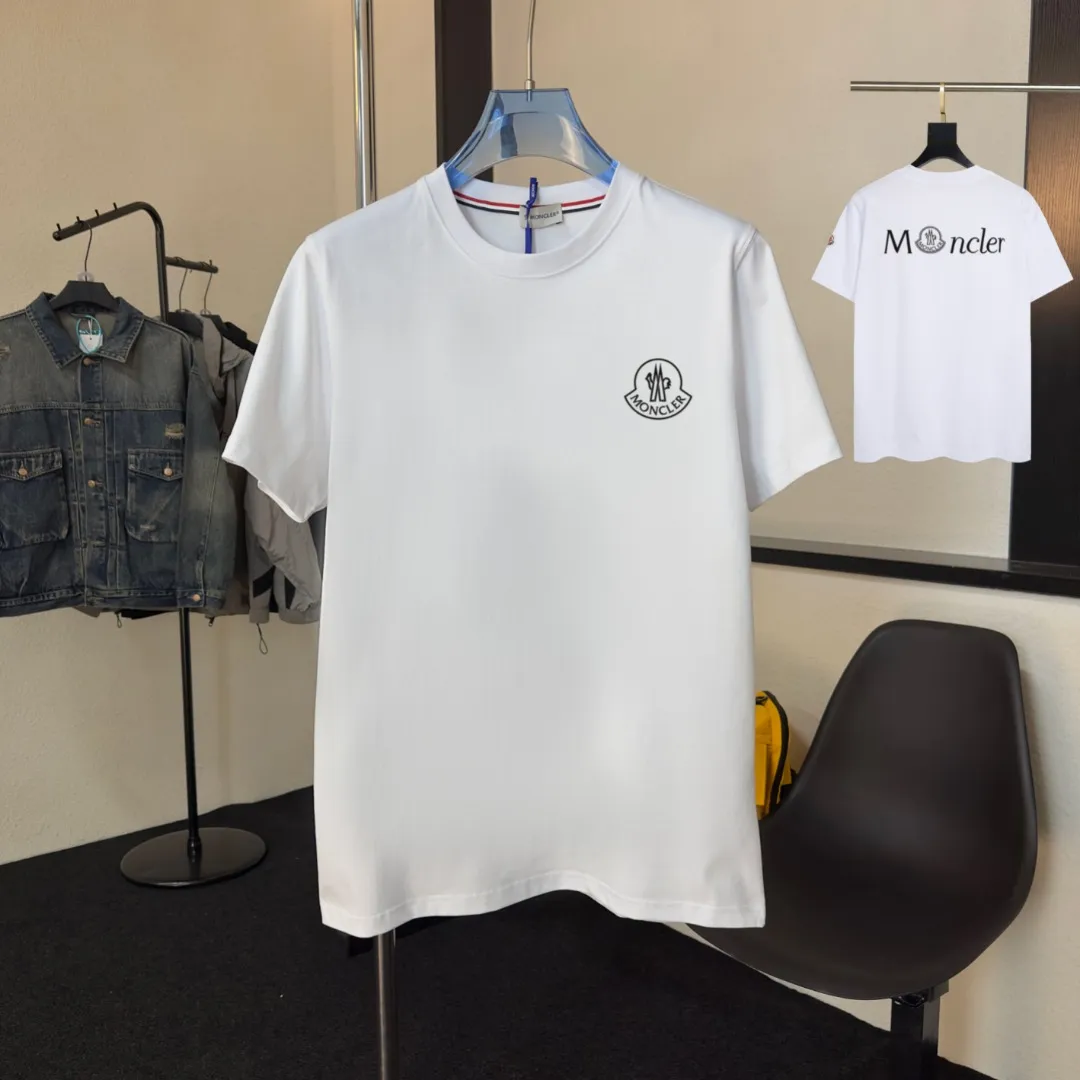 P140 Upgraded version "Mobile phone smart sensor ~ NFC chip armband ~ Direct access to the official website for anti-counterfeiting" "Moncler ~ Mouth Mouth" 2025 new high-quality round neck short-sleeved T-shirt. The cuffs have imported embroidered labels. Customized dyeing, very comfortable to touch. Super versatile and good-looking short-sleeved. Complete with three labels. Non-market ordinary version. Feel free to compare. Quality is absolutely guaranteed! ‼ First of all, this original fabric is all custom-woven with 32-count double yarn fabric, 250G, and the weight is the same‼ Fine workmanship, double waistcoat method, double waistcoat method, double waistcoat method makes the whole dress more three-dimensional, which is not a craft that ordinary T-shirts can achieve🤪 Size: S-M-L-XL-2XL Color: black, white, apricot, same style for men and women