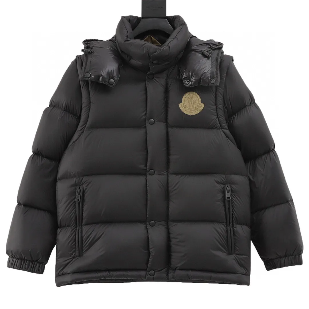 P800 Detachable sleeves) Moncler/Mask 24Fw CYCLONE large logo detachable sleeves hooded down jacket, top version, different from ordinary versions on the market. This down jacket is made of iconic nylon fabric. 25D480T nylon windproof and rainproof fabric. The detachable sleeve design can easily adjust the style. The sleeves can be detached according to the climate conditions to create a simpler look. Customized nylon varnished fabric. The gloss is consistent with the color. The lining has two layers of gallbladder. Anti-drilling process to prevent velvet running. The felt embroidery label uses an imported BARUDAN/Behringer embroidery machine. The embroidery is clear, delicate and three-dimensional. It keeps the cold and warm. Exclusive customized hardware. Laser cutting with ultra-heavy craftsmanship for better warmth retention and the first choice to resist severe cold. It is made of 90 velvet, washed and labeled with NFC for better care. The whole piece of clothing, from the shape, thickness to accessory design, is mainly light on the upper body, keeping you warm on the city streets or during outdoor adventures.   Style number: A96 Color: black coffee size: 1-5