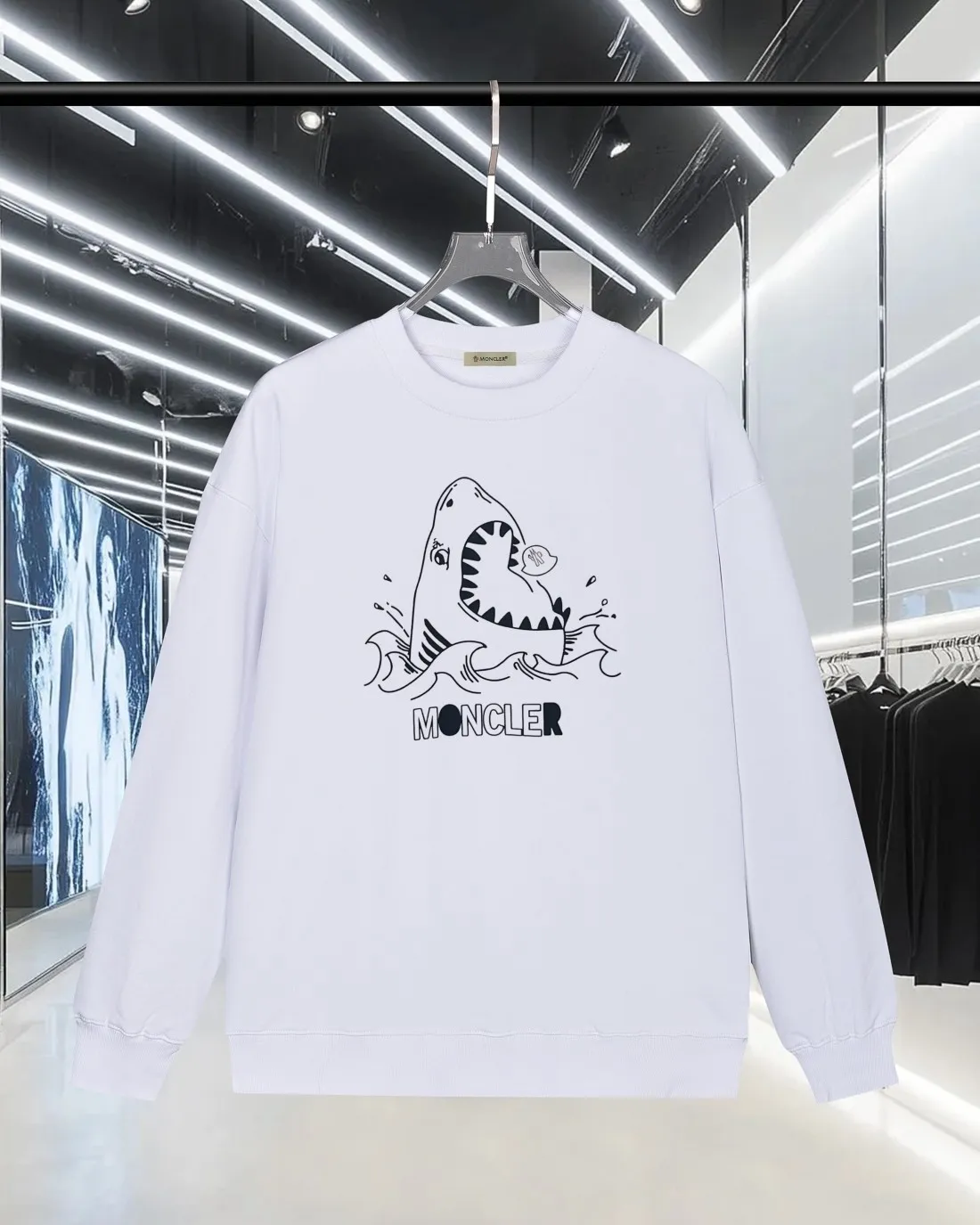 P220 (shipped the next day) MONCLER/Mongolian 2025Fw new autumn and winter 400g pullover round neck long-sleeved sweatshirt Shark🦈 small badge letter logo embossed technology same style for men and women brand classic pure cotton fabric official synchronization high version high quality fashion personality versatile trend pure original quality original fabric hang tag collar label washed wheat three labels complete Color: black. white. Size: S-XL