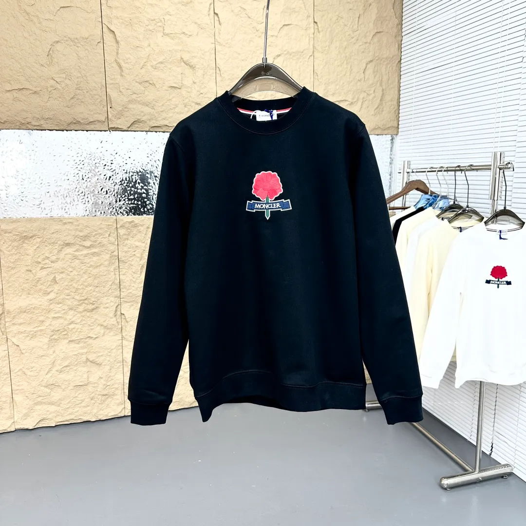 P280 Brand: Mengkou🤳𝐌𝐎𝐍𝐂𝐋𝐄𝐑 Fabric: ☑️Made of 440g double-strand pure cotton terry👕 Fabric: ☑️Thread with 1*1 double yarn thread. 🔜Comes with dyeing in the same tank. Craftsmanship: ☑️The embroidery uses 3D three-dimensional embroidery technology, 🇧🇫The original computer scan and print is restored 1:1. The pattern is clear and the needle count is dense. It is a rare high-end product on the market! 🇲🇩All three standards are complete! Size: ☑️S 〰️M 〰️L 〰️XL 〰️XXL