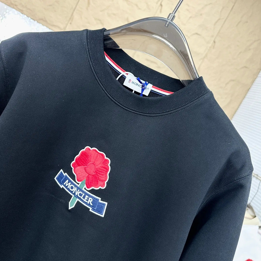 P280 Brand: Mengkou🤳𝐌𝐎𝐍𝐂𝐋𝐄𝐑 Fabric: ☑️Made of 440g double-strand pure cotton terry👕 Fabric: ☑️Thread with 1*1 double yarn thread. 🔜Comes with dyeing in the same tank. Craftsmanship: ☑️The embroidery uses 3D three-dimensional embroidery technology, 🇧🇫The original computer scan and print is restored 1:1. The pattern is clear and the needle count is dense. It is a rare high-end product on the market! 🇲🇩All three standards are complete! Size: ☑️S 〰️M 〰️L 〰️XL 〰️XXL