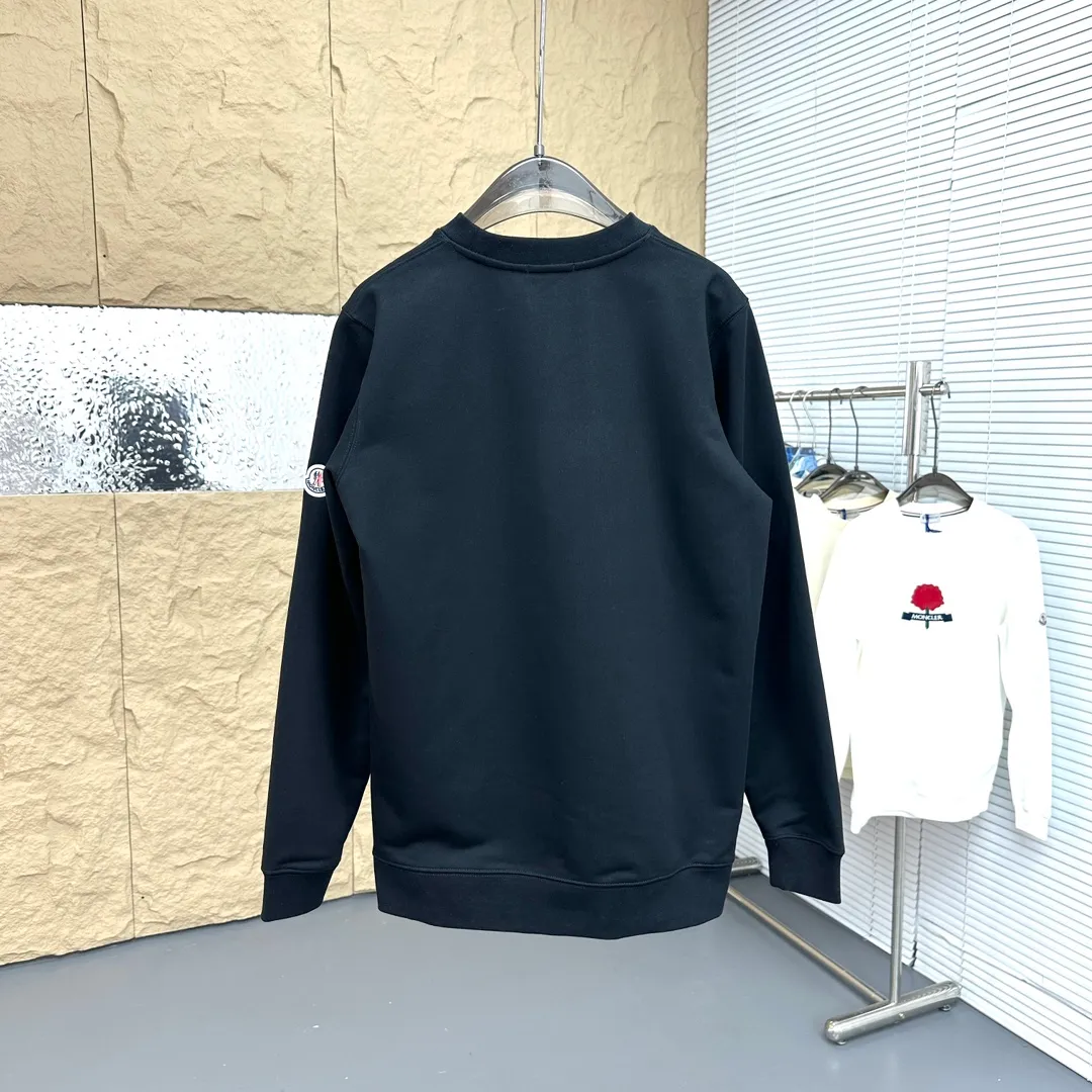 P280 Brand: Mengkou🤳𝐌𝐎𝐍𝐂𝐋𝐄𝐑 Fabric: ☑️Made of 440g double-strand pure cotton terry👕 Fabric: ☑️Thread with 1*1 double yarn thread. 🔜Comes with dyeing in the same tank. Craftsmanship: ☑️The embroidery uses 3D three-dimensional embroidery technology, 🇧🇫The original computer scan and print is restored 1:1. The pattern is clear and the needle count is dense. It is a rare high-end product on the market! 🇲🇩All three standards are complete! Size: ☑️S 〰️M 〰️L 〰️XL 〰️XXL