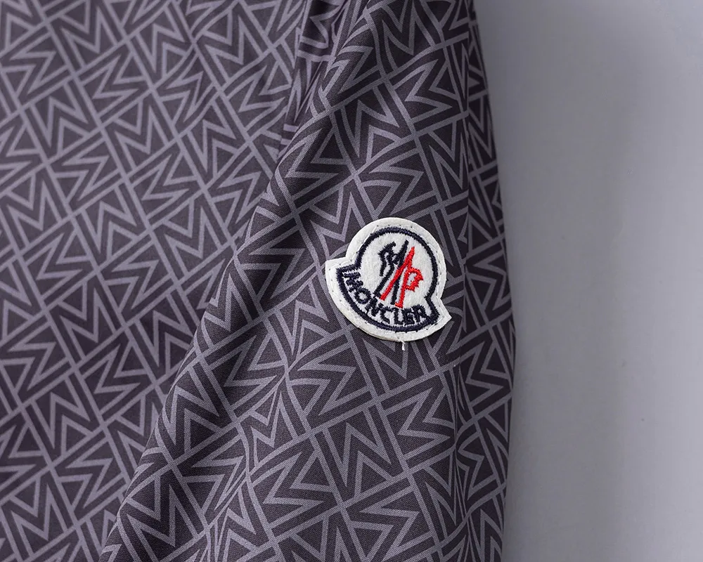 P360 🌸🌸🌸 Moncler's latest 25-year-old men's jacket. The color combination has a classic charm without losing youthful vitality. It reshapes a new design style and shows a bold and confident brand design concept.  Imported fabrics, sleeves and pockets are paired with exclusive brand designs, reflecting the minimalist pursuit of quality and design. Low-key luxury fully embodies the brand image and status! The brand LOGO icon design is simple and recognizable, with a delicate and comfortable touch, excellent details, exquisite and elegant everywhere, fashionable design, a capable and stylish upper body, and full of aura! The all-over pattern and simple aesthetics are brought to the extreme, and it is a jacket that can be mixed and matched. There is no doubt that it is a must-have product for men. It is extremely practical and the color is easy to match.  Color: Picture color. Sizes: M, L, xL, xxL, xxxL