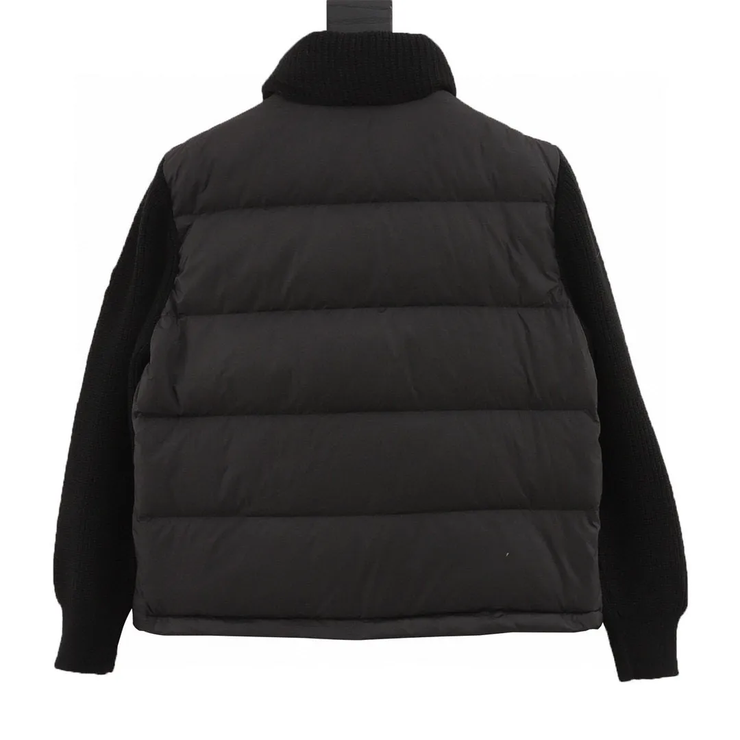 P580 Checkered knitted Moncler muzzle 24s new sleeve spliced ​​knitted stand-collar light down jacket New autumn and winter down spliced ​​jacket, round neck with large pockets on both sides Down filling adds practical wearability while adding splicing popular elements ~ short version The solid color series is full of high-end sense! Comfortable, fashionable and versatile! Style number: A67# Color: black white Size: S M L XL