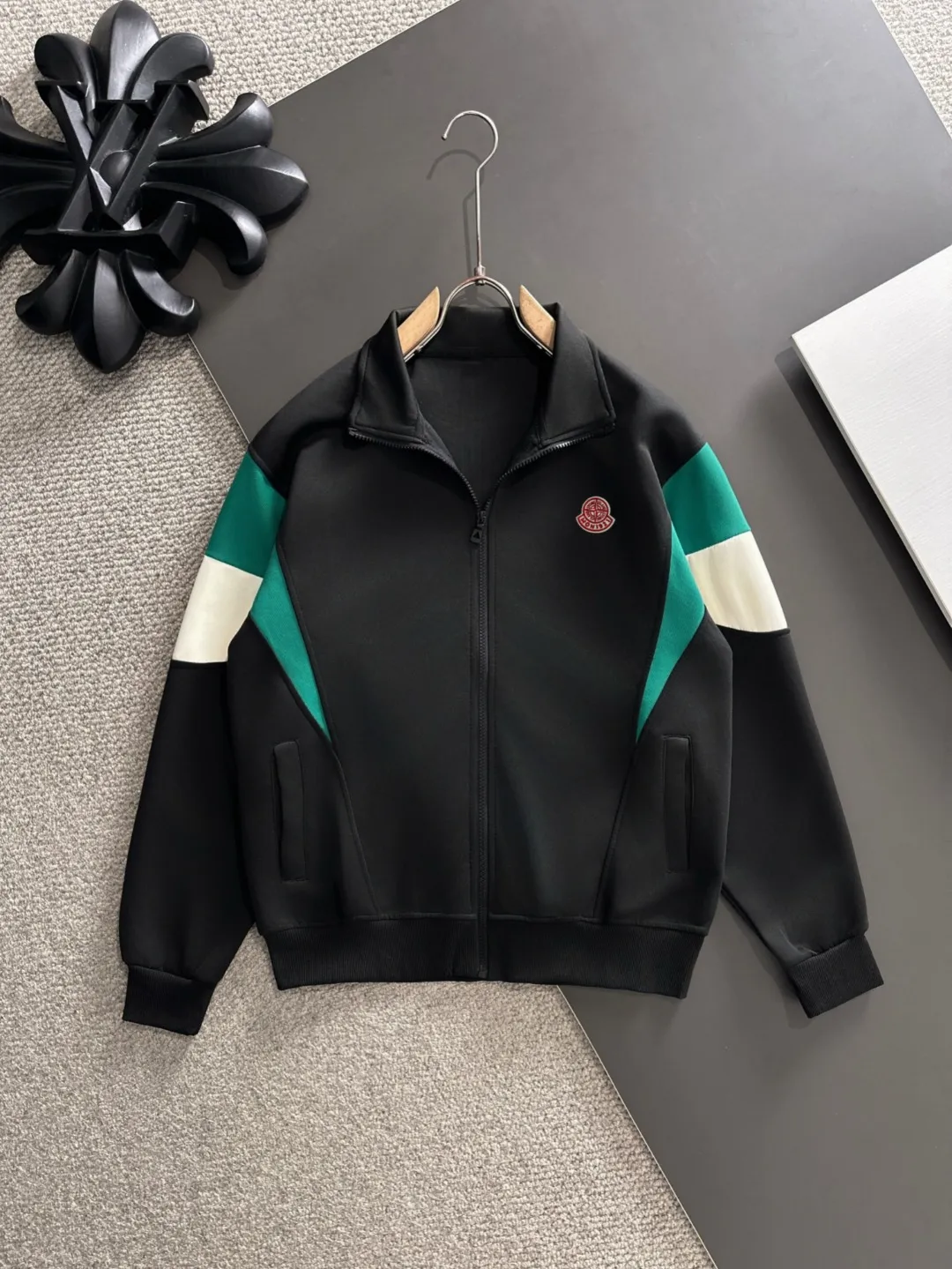 2-3 days to ship P720 Stone lsland/Stone Island joint MONCLER/Mongolian high quality 2025 autumn and winter new casual heavy industry suit exclusively developed by yb! High quality production! The top version of the trading company channel order, external orders for imported custom fabrics, high breathability and comfort, impeccable details, absolutely worth buying! This type of suit is also a must-have for lazy people. You don’t have to think about how to match it, you can just get it in one set! Brand element design concept, delicate and soft feel! It presents a casual cut and the upper body shape is great! On sale simultaneously on the official website! From a high-end men's positioning brand, the low-key luxury taste is irresistible! Exquisite workmanship and impeccable quality! The overall style is simple, fashionable and timeless, fully meeting the requirements of stylish and tasteful dressing! Size: M to 4XL (or state your height and weight when placing an order)