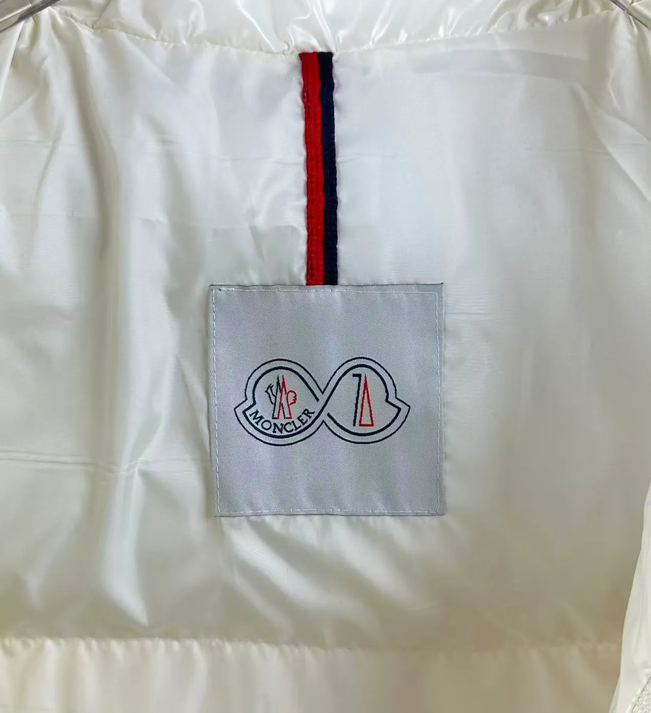 P660 new winter cotton clothing, Mengjia Maya classic style, same style for men and women, excellent thermal insulation effect, three-proof nylon material, custom zipper, double-layer gallbladder, Moncler/mask, two-color black, white, size M.L.XL.2XL3XL,