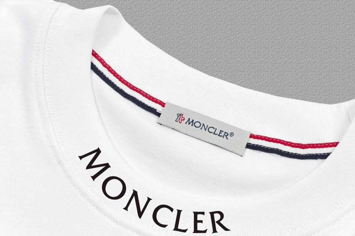 P140 🔥[MONCLER] 2025FW short-sleeved T-shirt, badge + LOGO thick plate, high-end 26s double yarn 300g fabric, heavy fabric, custom stretcher rib, same cylinder and dye, complete three standards, same style for men and women, color: black, white, size: S M L XL 2XL