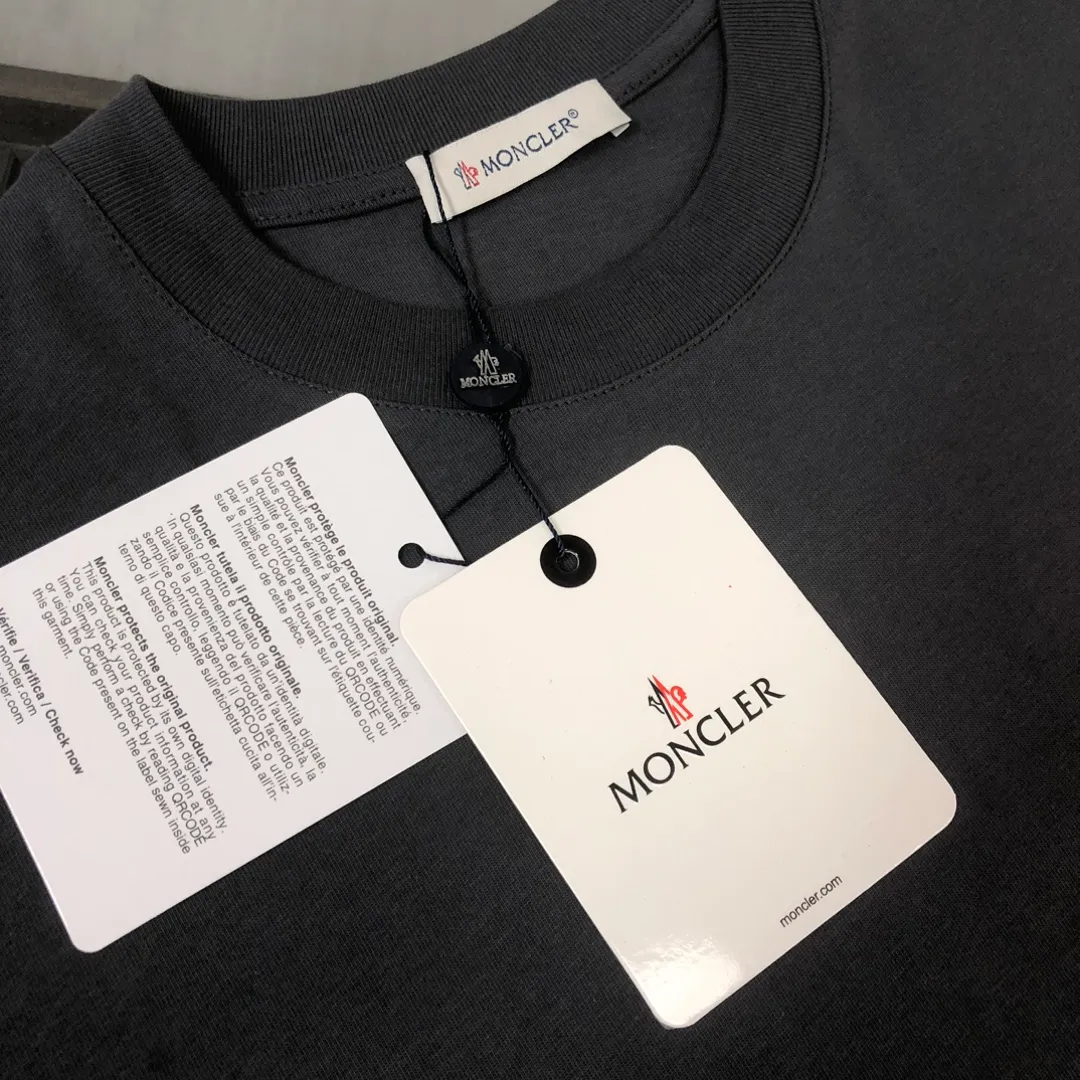 P160 MONCLER 2025 latest couple style round neck short-sleeved couple T-shirt, new spring and summer product, high quality 🔥🔥Three-dimensional logo letter logo printing technology on the chest! Fashionable and versatile trendy styles, customized imported fabrics! Comfortable to wear, breathable, fashionable without losing personality, the upper body is casual and casual, handsome and stylish, showing the temperament of a big brand. All three standards are complete! ! Color: black, white, sky blue, dark gray Size: S M L XL (loose fit, please state your height and weight when placing an order)