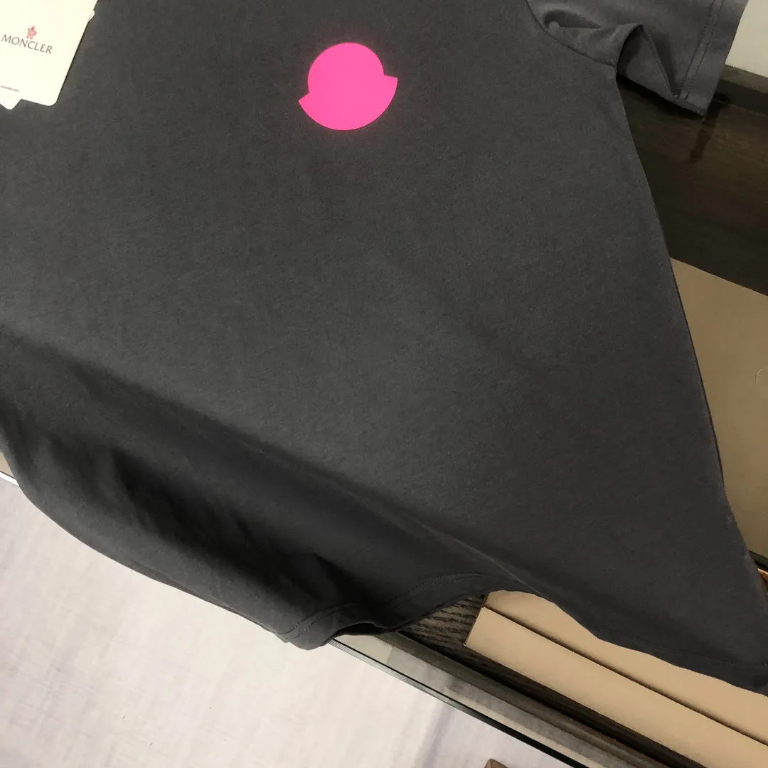P160 MONCLER 2025 latest couple style round neck short-sleeved couple T-shirt, new spring and summer product, high quality 🔥🔥Three-dimensional logo letter logo printing technology on the chest! Fashionable and versatile trendy styles, customized imported fabrics! Comfortable to wear, breathable, fashionable without losing personality, the upper body is casual and casual, handsome and stylish, showing the temperament of a big brand. All three standards are complete! ! Color: black, white, sky blue, dark gray Size: S M L XL (loose fit, please state your height and weight when placing an order)