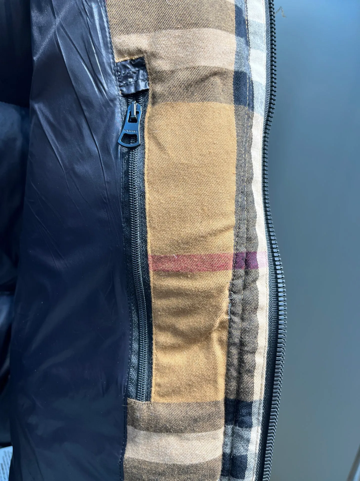 P1020 moncler🌟 2025 Autumn and Winter New Down Jacket Original customized hardware accessories are all imported and original customized. Welcome to compare. Absolutely high quality. Made of top-grade 90 white duck down. Super soft. Filled with fluffy and full feathers. Super heavy workmanship. The fabric is well-crafted. The pattern is perfect. Note that the fabric is super comfortable. Exclusive model. Non-market goods. Same sizes for men and women.  size：46 48 50 52 54
