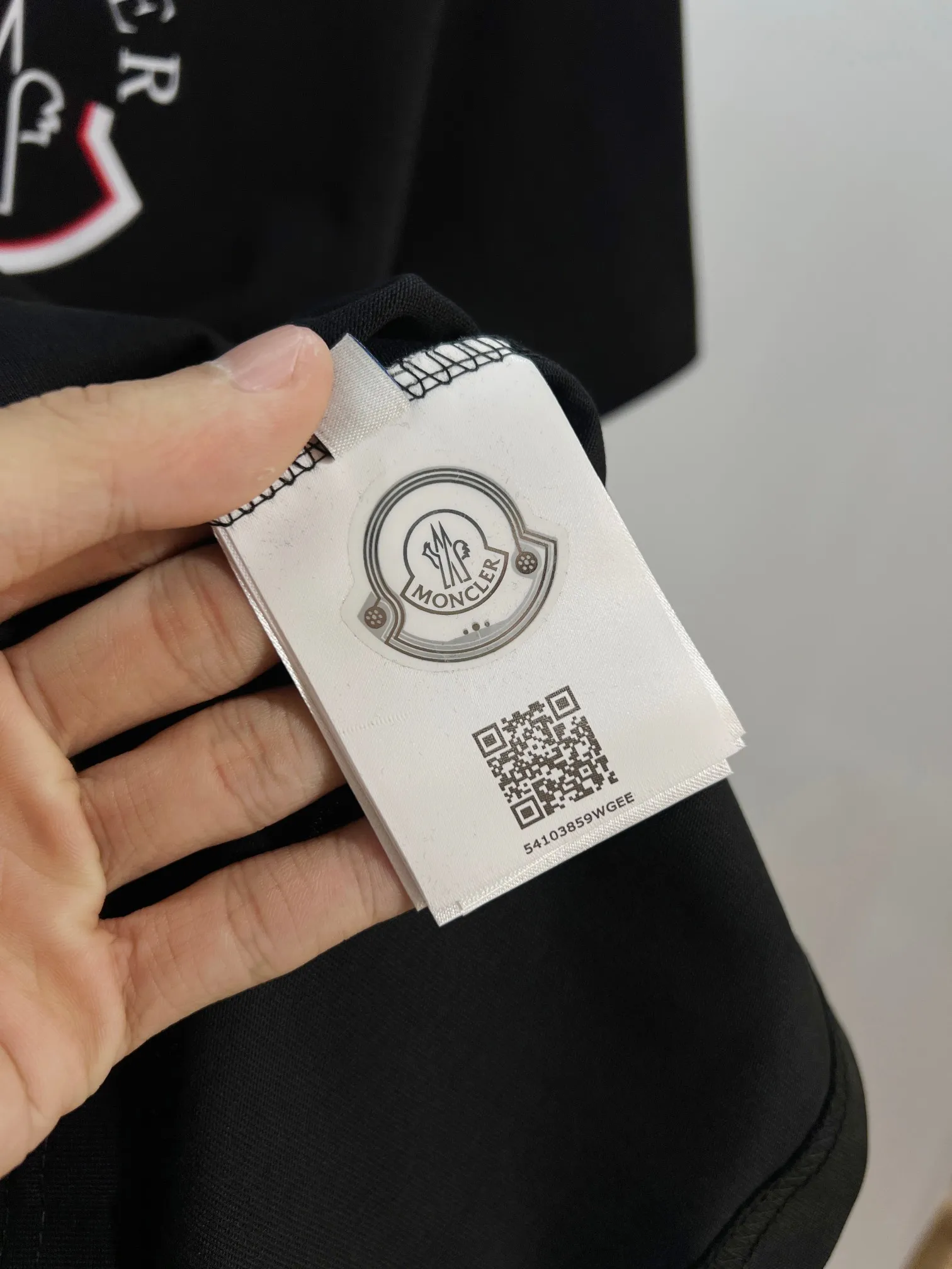 P150 MONCLER/Muzzled 300g pure cotton round neck short-sleeved T-shirt Brand classic Three-dimensional offset letter LOGO embossing process 2025ss official synchronization High version High quality Fashion personality Versatile trend Pure original quality Original fabric Hang tag Collar label Washed wheat Complete three standards Color: Black. White. Size: S M L XL XXL