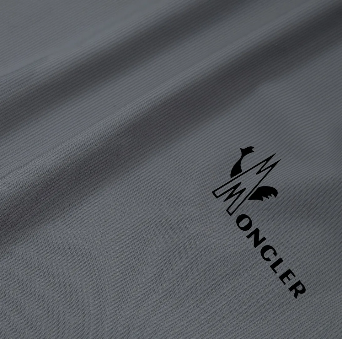 P230 Moncler spring and summer new model, two-color high-quality thin sports and leisure ice silk pants. Smooth, comfortable, anti-wrinkle and traceless pants. 🗯Soft texture, slightly elastic to the touch, cool ice silk pants. Waist elastic band, fashionable version design. 🗯 Neat and neat wiring, suitable for both sports and leisure! It can be easily controlled by all body types. Two classic colors are available. 🗯New summer product. Versatile and easy to match. The upper body is very simple, handsome and stylish. It can be easily controlled by men and women. Color: Black Gray Size: S-XL