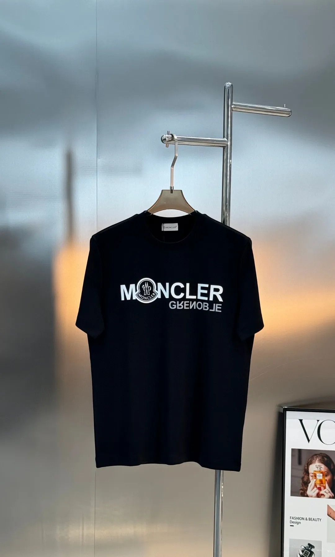 P150 Moncler Mouth Covered 25s New Salona + Pure Cotton T-shirt. Brand letter logo printing. Clean, refreshing, simple and generous. Recommended items for any age [Fireworks] regular version! Custom-made 260g Solona fabric, the surface is skin-friendly and smooth, and the fit is as comfortable as a baby! Color: Black. White. Size: s-xxl