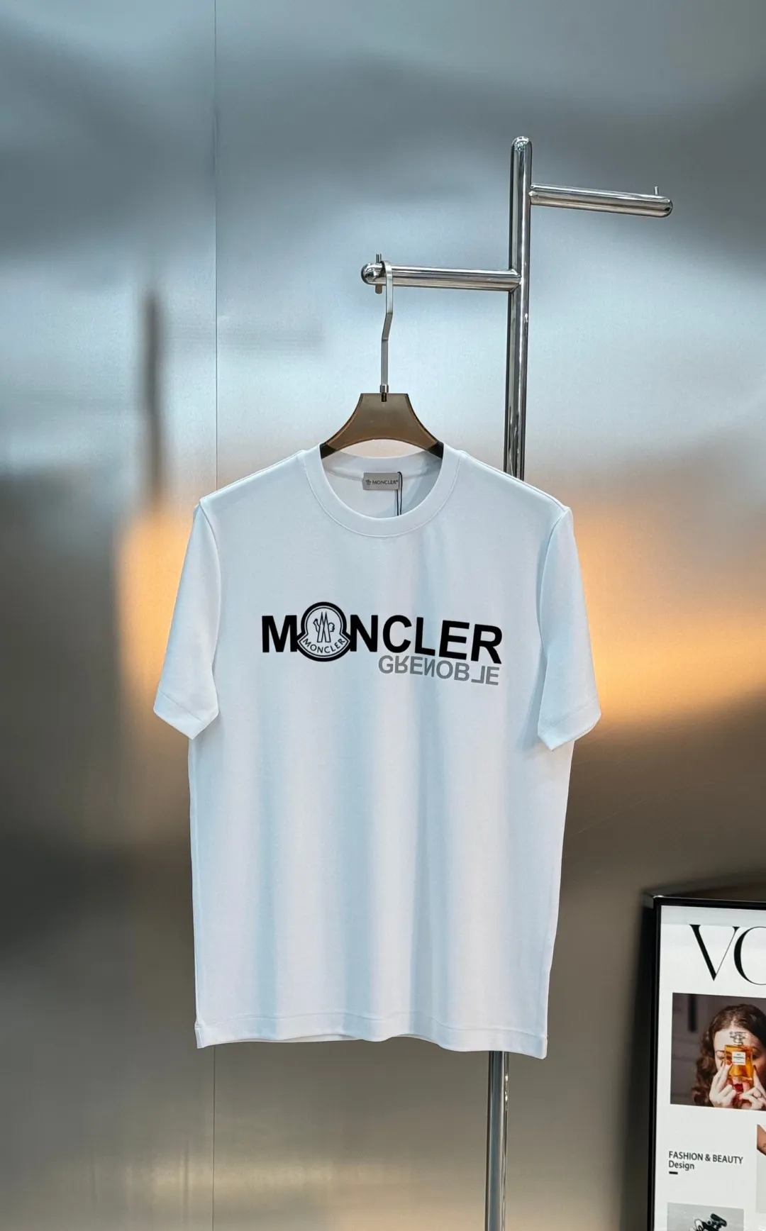 P150 Moncler Mouth Covered 25s New Salona + Pure Cotton T-shirt. Brand letter logo printing. Clean, refreshing, simple and generous. Recommended items for any age [Fireworks] regular version! Custom-made 260g Solona fabric, the surface is skin-friendly and smooth, and the fit is as comfortable as a baby! Color: Black. White. Size: s-xxl