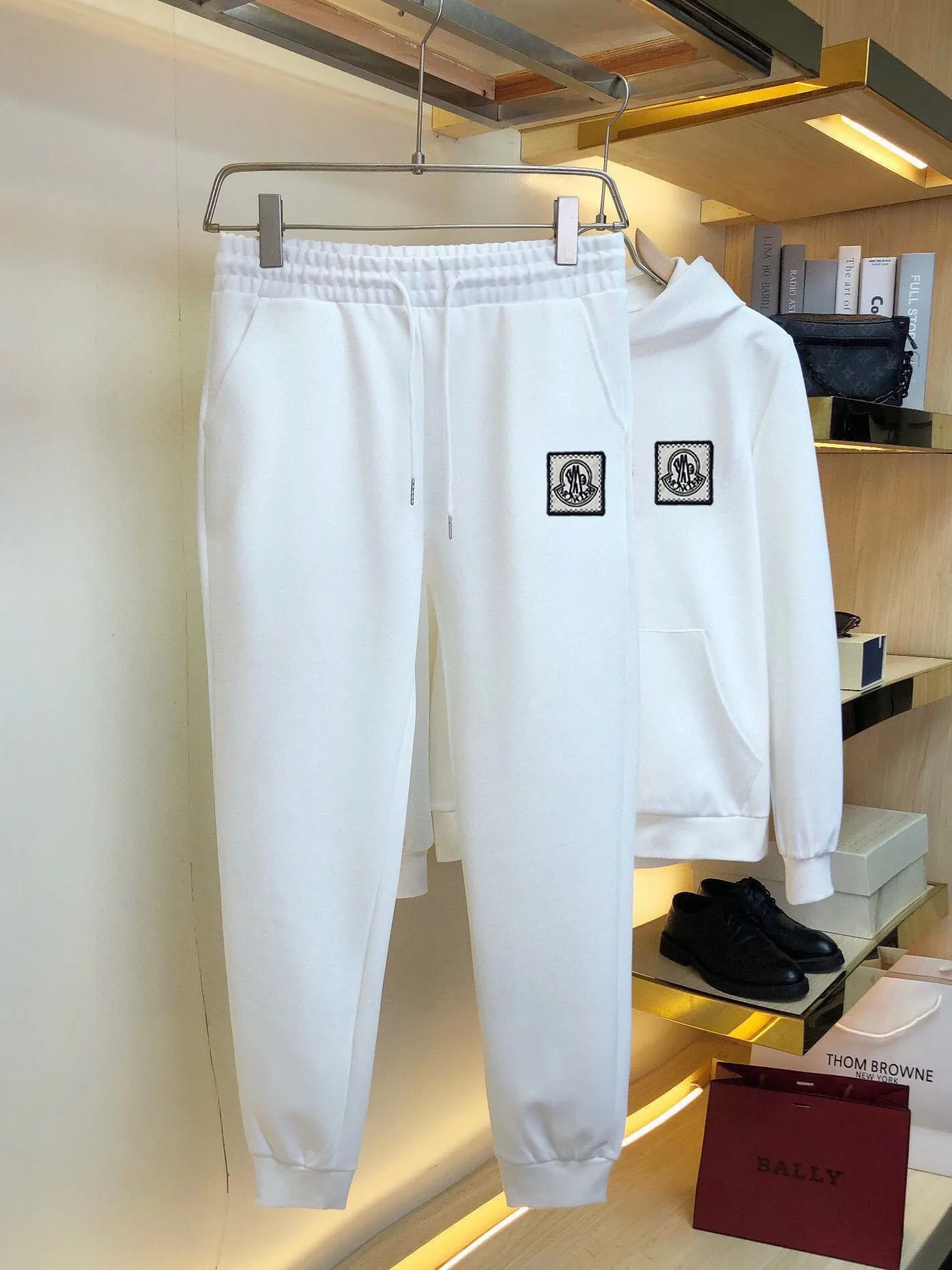 P380 💰 [MONCLER Mouth Covering] (Gospel for Fatty) hot-selling suit is coming. Focus on the original version of the official website. 2025 new hot-selling sweatshirt suit. The original order is hard to buy🇭🇰. It is the meticulous work of top designers for a fitting and perfect upper body effect. All-natural high-quality Roman cotton 100%, close-fitting comfort, noble and elegant! Original hardware embodies elegance and nobility! Counter size: M-5XL (maximum wear up to 220 pounds)