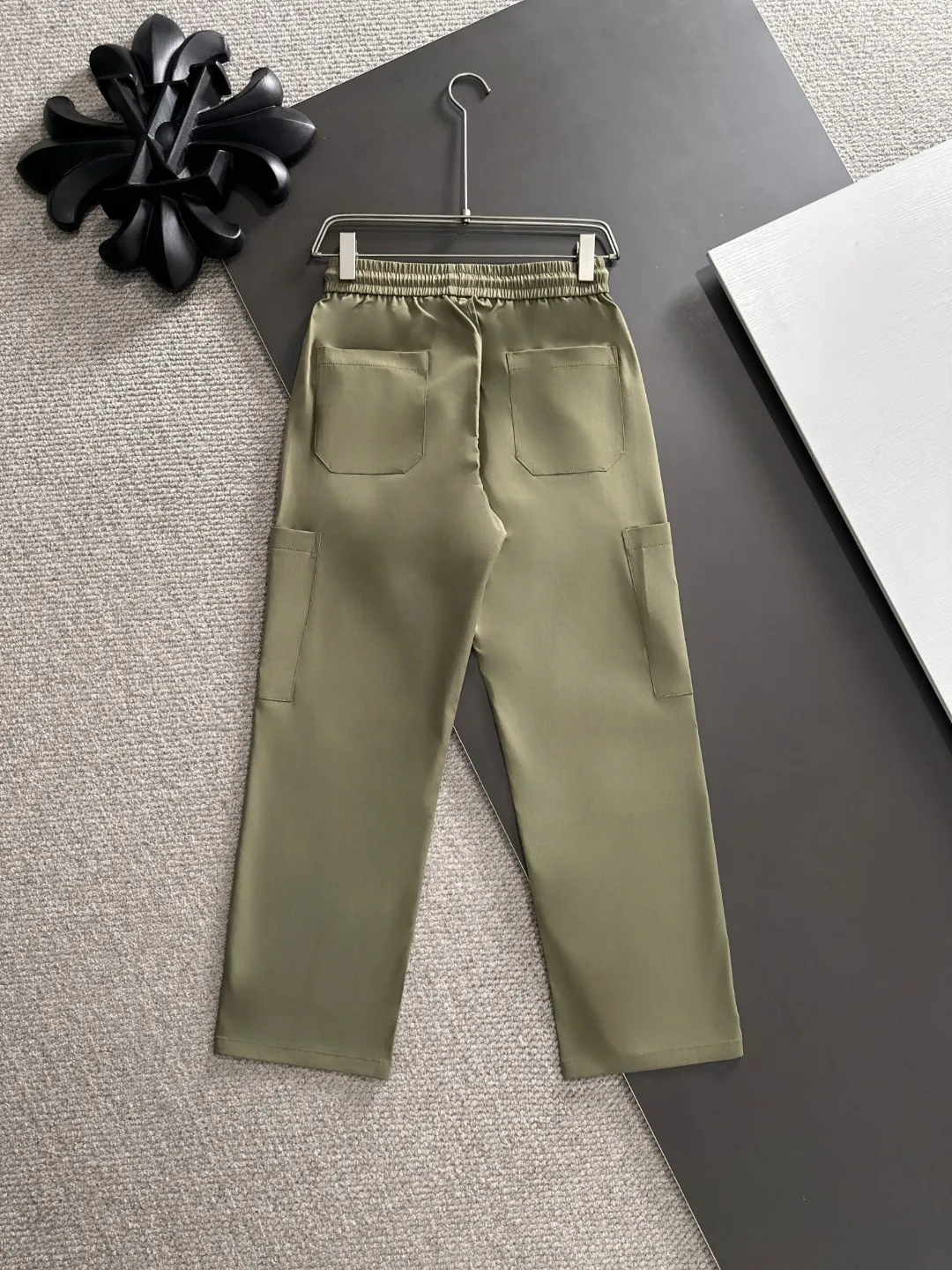Next day shipment P360 MONCLER/Mongoose Exclusive first release of 25ss autumn and winter new high-quality trousers Compare real-life details at will A perfect choice for autumn and winter, a must-have item. Sizes: M to 3XL (please state your height and weight when placing an order)