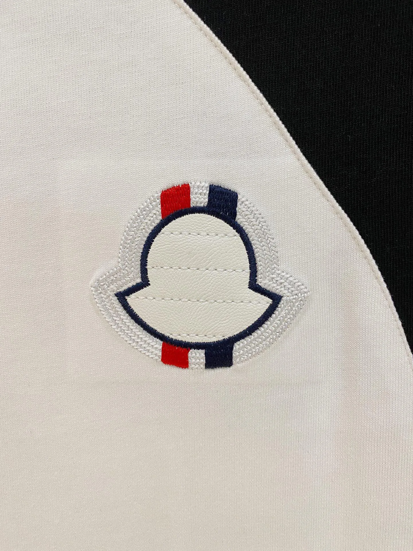 P570 Brand [MONCLER Mouth Covered] 2025 round neck short-sleeved shorts suit. The pure cotton fabric upper body will not be stuffy, the smooth and comfortable skin-friendly effect is more breathable, the fabric has its own texture, classic logo technology, a new interpretation from a unique angle, fashionable and versatile choice! Size: M-3XL (maximum wear: 190 pounds)