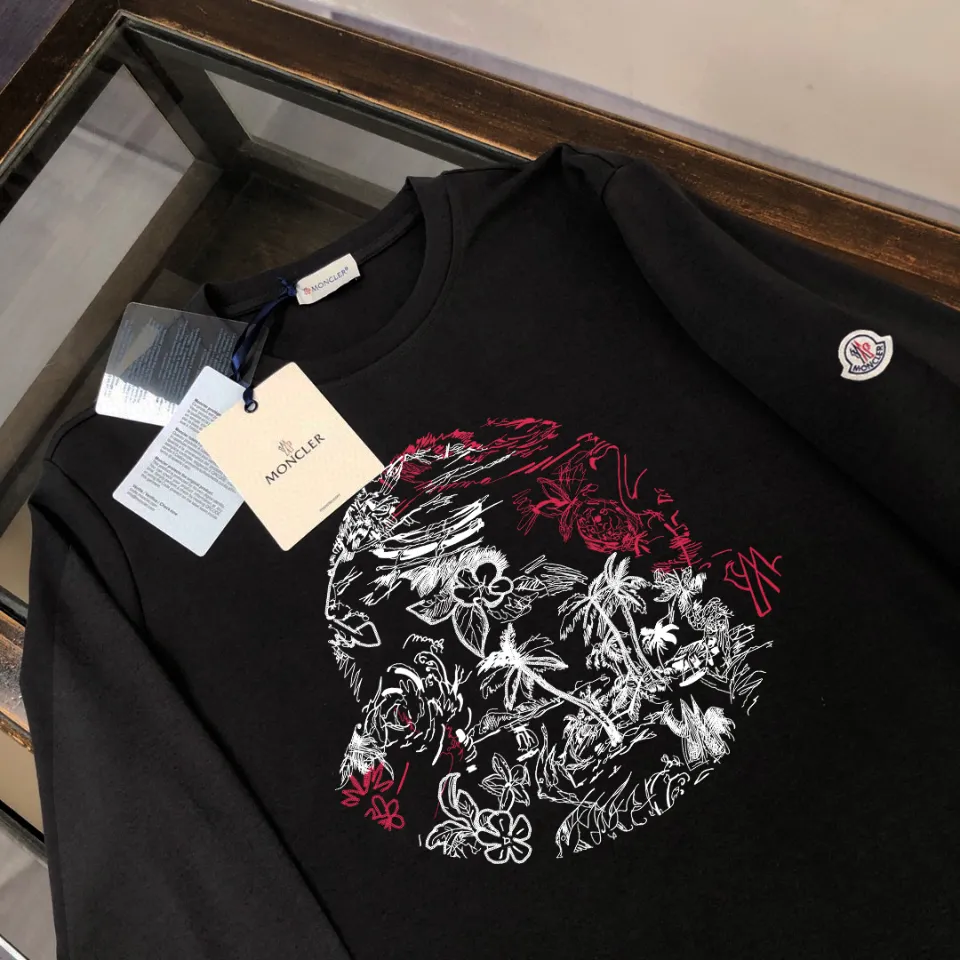 P180, a non-off-the-shelf model, you can trust it. Moncler printed long-sleeved T-shirt, 240g breathable cotton fabric, very soft and comfortable texture, does not shrink, does not deform, does not ball), can be worn alone as a base layer. Original customized accessories, collar label, care mark, hangtag, packaging (perfect details) Color: White Black Size: XS S M L