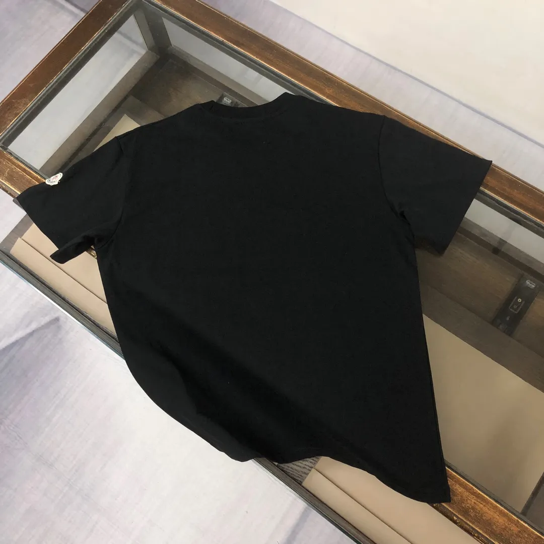 P160 MONCLER 2025 latest couple style round neck short-sleeved couple T-shirt, new spring and summer product, high quality 🔥🔥Three-dimensional logo letter logo printing technology on the chest! Fashionable and versatile trendy styles, customized imported fabrics! Comfortable to wear, breathable, fashionable without losing personality, the upper body is casual and casual, handsome and stylish, showing the temperament of a big brand. All three standards are complete! ! Color: Black White Gray Navy Size: S M L XL (Loose fit, please state your height and weight when placing an order)