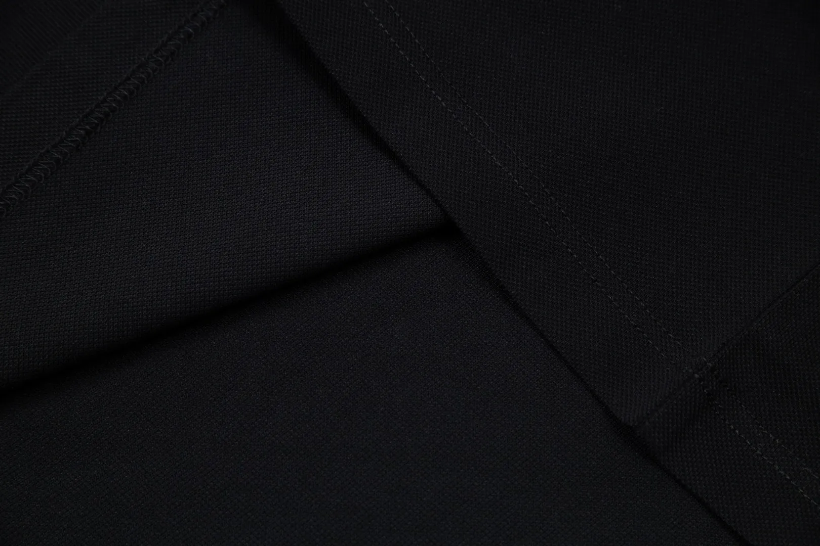 P180 Moncler Moncler classic LOGO exquisite Polo shirt upgraded, inspired by the retro of the 1980s. Original fabric Official same style Customized same vat dyed fabric Very comfortable to the touch Latest brick cabinet synchronization for spring and summer Fashionable and personalized Super versatile and good-looking Suitable for both men and women A must-have style Tag Collar label Washed wheat Complete with three labels Color: White Black Size: M-3XL