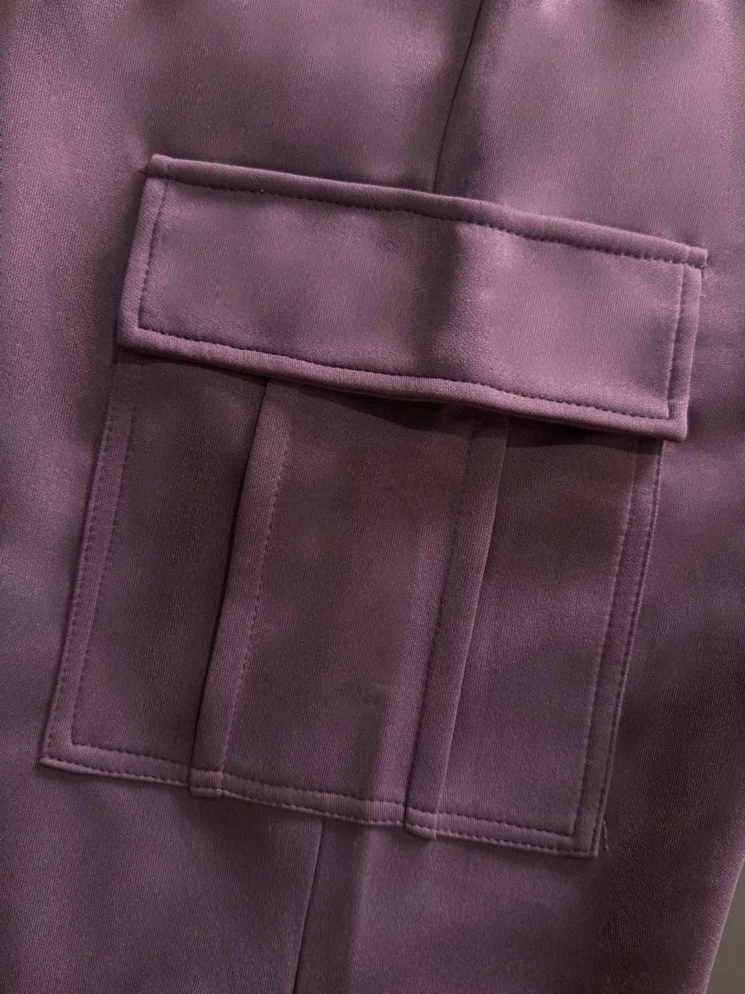 Shipped in 2-3 days P360 MONCLER/Mongolian Exclusive first release of 25ss autumn and winter new high-quality trousers Compare real-life details at will A perfect choice for autumn and winter, a must-have item. Sizes: M to 3XL (please state your height and weight when placing an order)