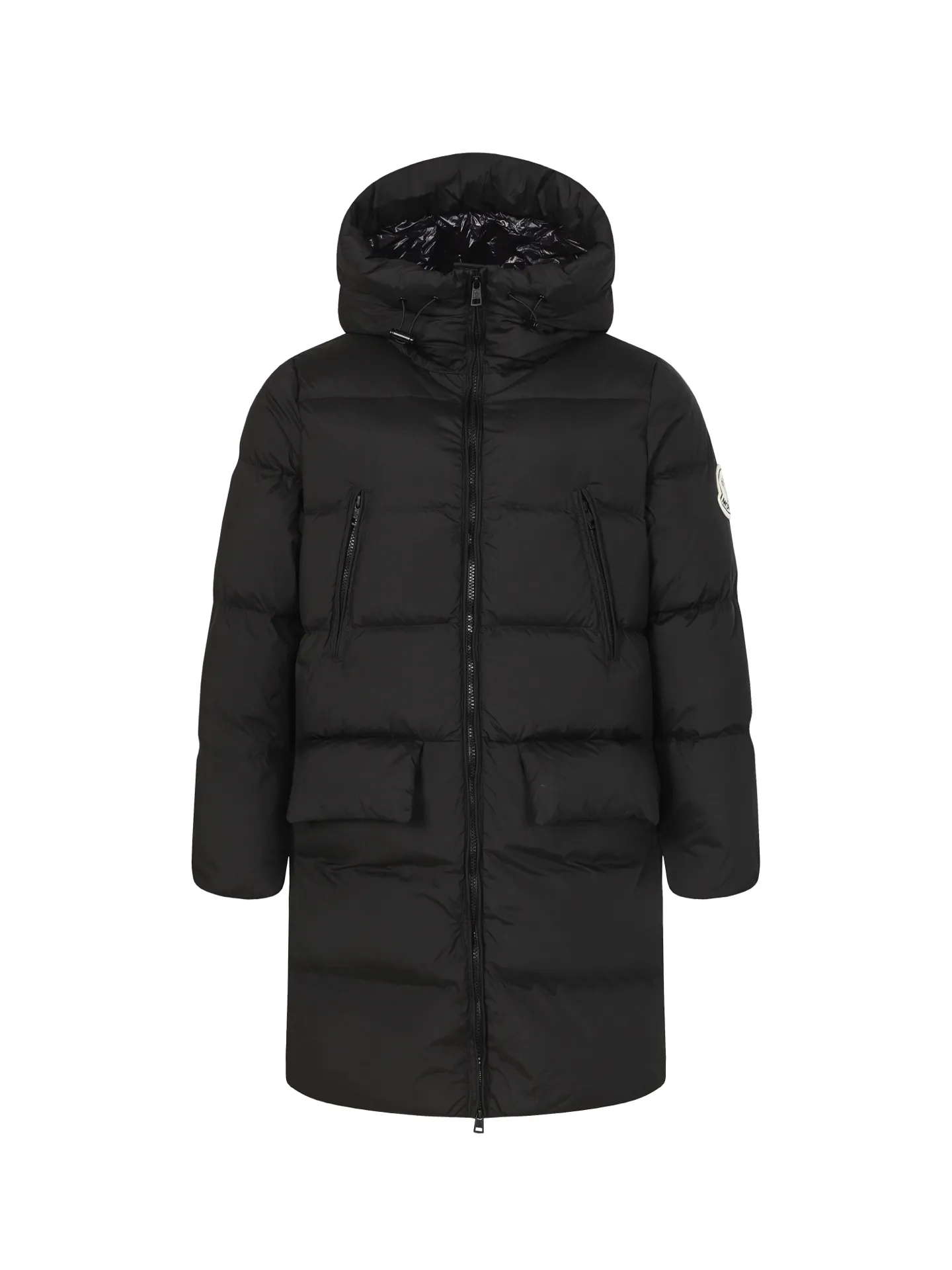 P1100 Moncler Men's Bosona mid-length large felt badge down jacket is a popular style. It looks good on both men and women. It is filled with 90% white duck down and has a 10-level fill power of 650+. Don't ask how many grams of filling, I can only answer that it will explode if you fill it more. This Bosona men's long down jacket combines Moncler's classic aesthetics, excellent performance and protective features.  Bosona long down is made of longue saison fabric and is designed with practical details to provide both warmth and protection. As a Moncler classic, this model features a detachable hood and a front zipper placket that covers the windshield, significantly improving its protective performance. Details •Made in longue saison fabric •Longue saison lining •Down filled •Removable hood •Zip and snap fastening •Zip pockets •Patch pockets on sleeves •Adjustable cuffs •Drawstring hem Size: 1-4