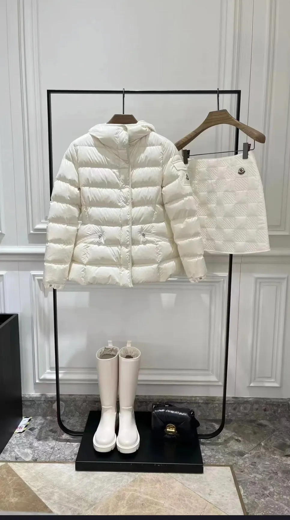 P780 Moncler Barante counter real shot display. The most popular women's item of the year. No matter whether it is on the counter or on the official website, it is displayed in the "C position". The most wearable item. This version is amazing. Small waist