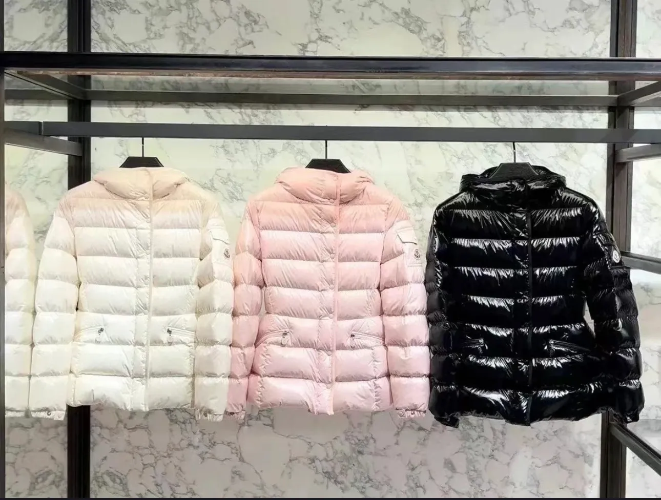 P780 Moncler Barante counter real shot display. The most popular women's item of the year. No matter whether it is on the counter or on the official website, it is displayed in the "C position". The most wearable item. This version is amazing. Small waist