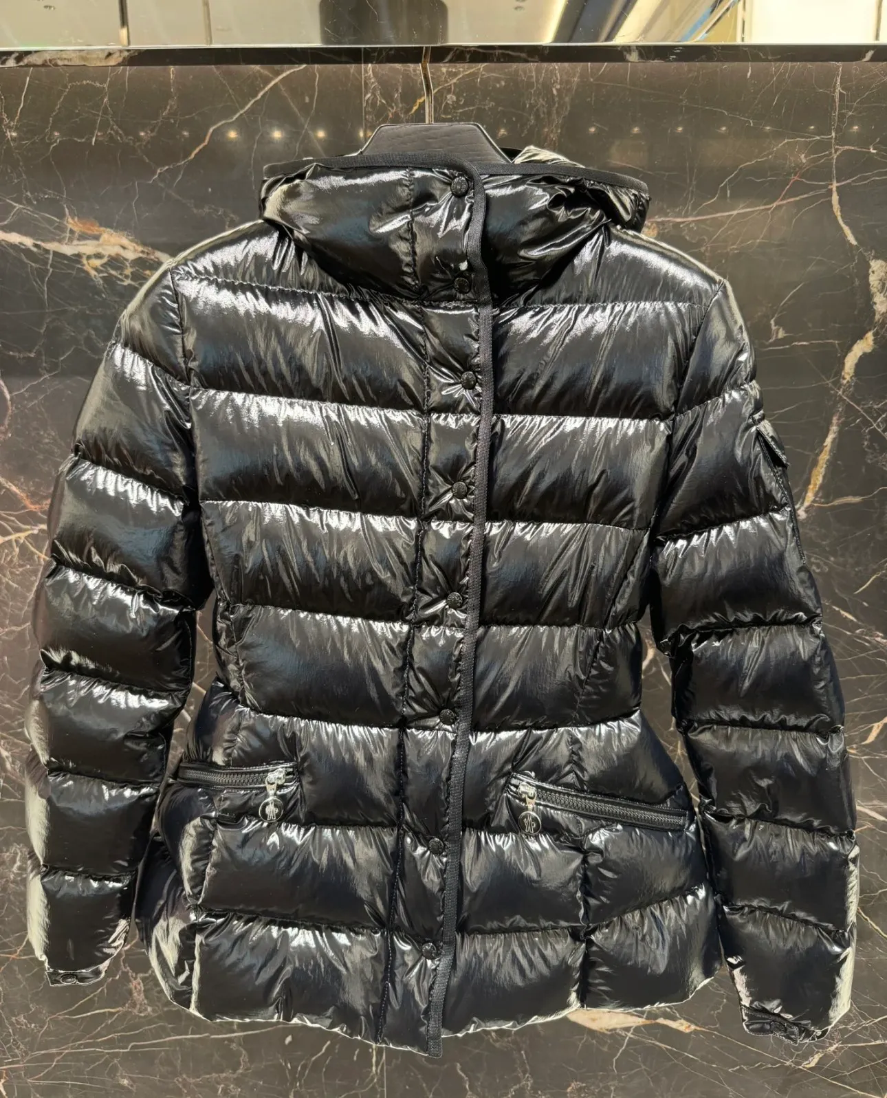 P780 Moncler Barante counter real shot display. The most popular women's item of the year. No matter whether it is on the counter or on the official website, it is displayed in the "C position". The most wearable item. This version is amazing. Small waist