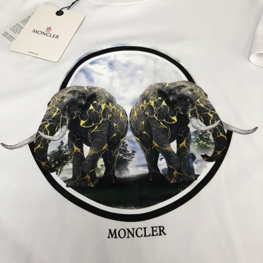 P150 Moncler 2025 new men's round neck short-sleeved couple's T-shirt, new spring and summer product, high quality 🔥🔥Fashionable and versatile, customized imported fabrics, comfortable to wear, breathable, fashionable without losing personality, casual and casual upper body, handsome and stylish, showing the temperament of a big brand. All three standards are complete! ! Color: black white Size: S-XL (loose fit)