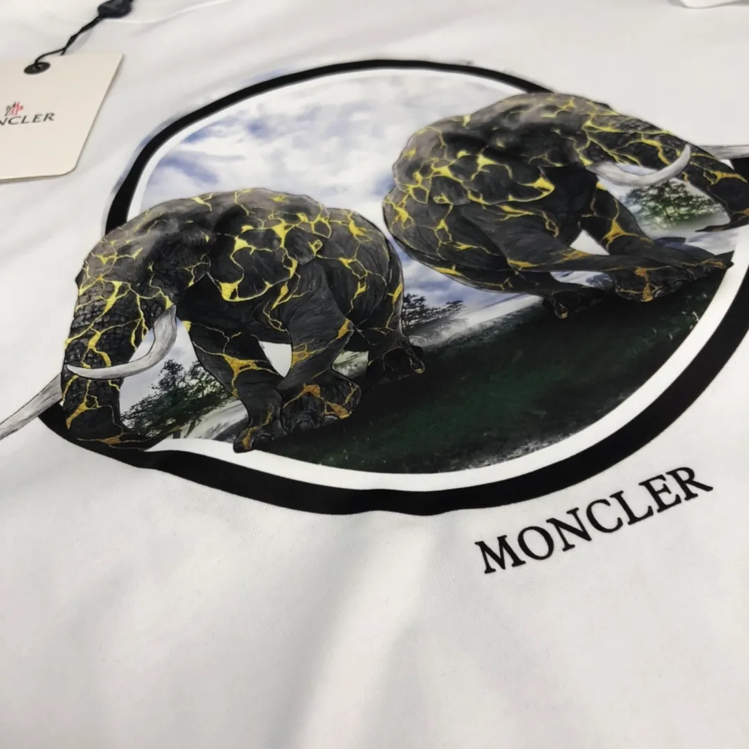 P150 Moncler 2025 new men's round neck short-sleeved couple's T-shirt, new spring and summer product, high quality 🔥🔥Fashionable and versatile, customized imported fabrics, comfortable to wear, breathable, fashionable without losing personality, casual and casual upper body, handsome and stylish, showing the temperament of a big brand. All three standards are complete! ! Color: black white Size: S-XL (loose fit)