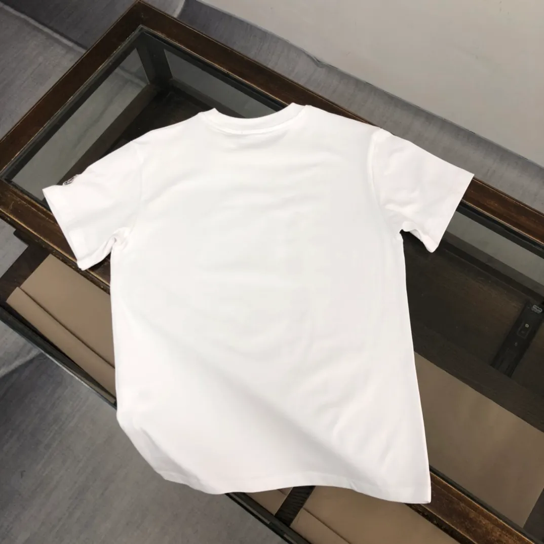 P150 Moncler 2025 new men's round neck short-sleeved couple's T-shirt, new spring and summer product, high quality 🔥🔥Fashionable and versatile, customized imported fabrics, comfortable to wear, breathable, fashionable without losing personality, casual and casual upper body, handsome and stylish, showing the temperament of a big brand. All three standards are complete! ! Color: black white Size: S-XL (loose fit)