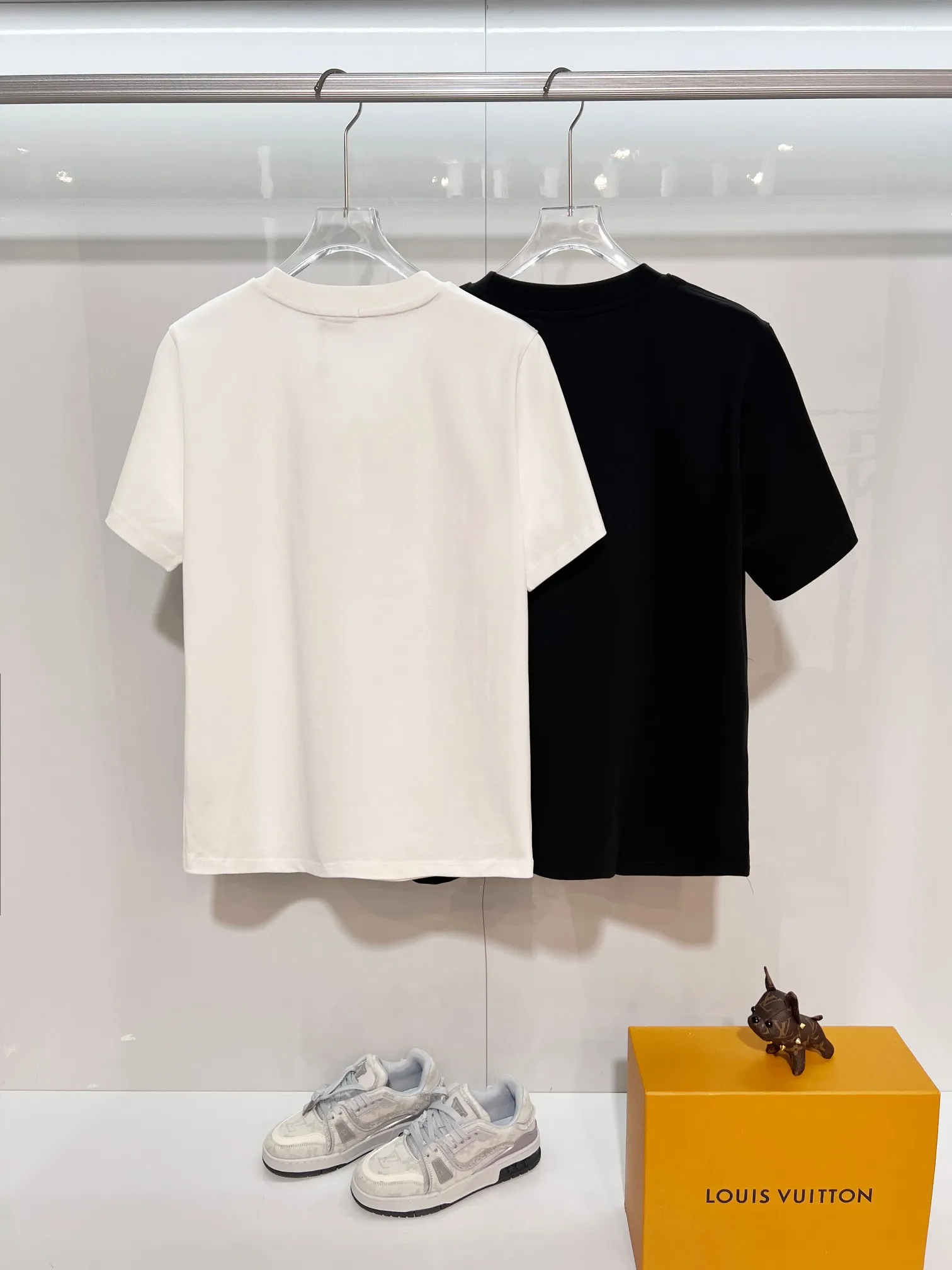 P170 MONCLER/Muzzled 300g pure cotton round neck short-sleeved T-shirt Brand classic Gauze splicing Letter LOGO embossing process 2025ss official synchronization High version High quality Fashion personality Versatile trend Pure original quality Original fabric Hang tag Collar label Washed wheat Complete three standards Color: Black. White. Size: S M L XL XXL