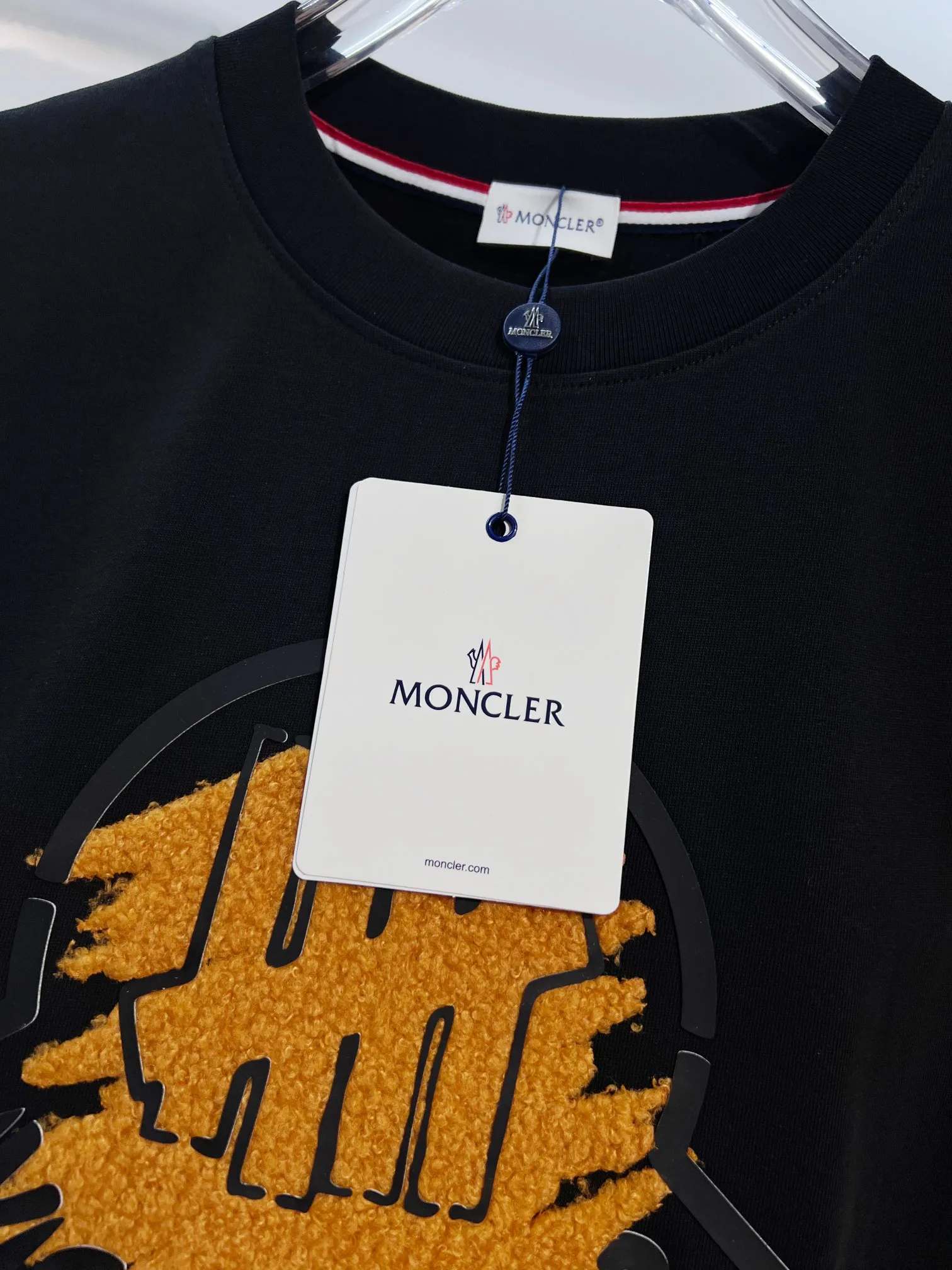 P170 MONCLER/Muzzled 300g pure cotton round neck short-sleeved T-shirt Brand classic Gauze splicing Letter LOGO embossing process 2025ss official synchronization High version High quality Fashion personality Versatile trend Pure original quality Original fabric Hang tag Collar label Washed wheat Complete three standards Color: Black. White. Size: S M L XL XXL