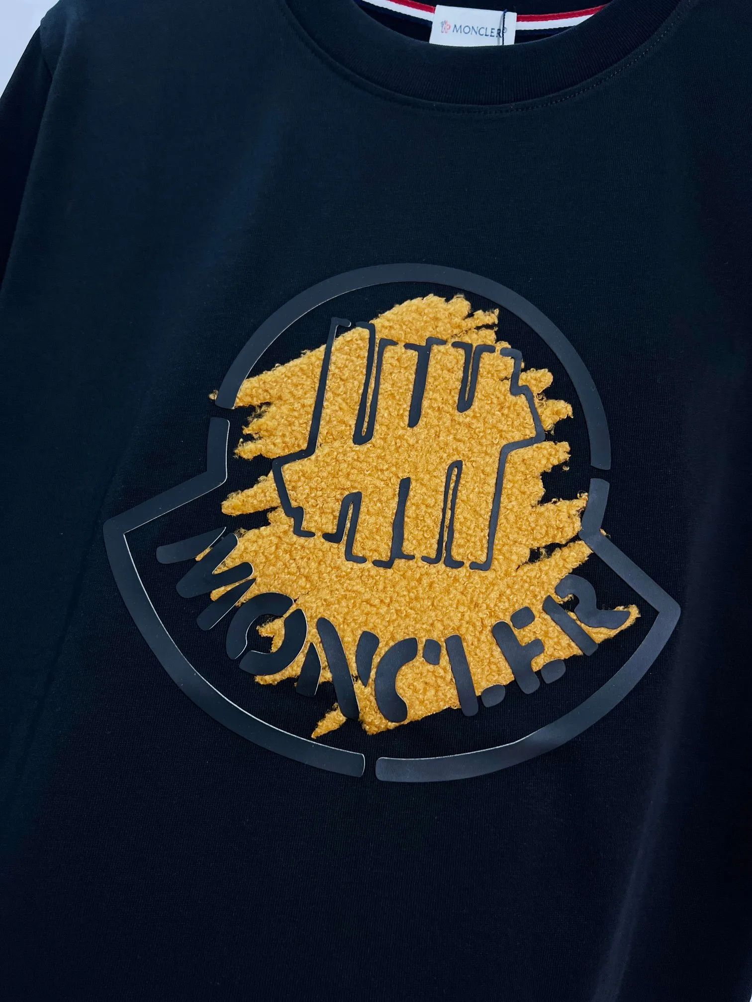 P170 MONCLER/Muzzled 300g pure cotton round neck short-sleeved T-shirt Brand classic Gauze splicing Letter LOGO embossing process 2025ss official synchronization High version High quality Fashion personality Versatile trend Pure original quality Original fabric Hang tag Collar label Washed wheat Complete three standards Color: Black. White. Size: S M L XL XXL