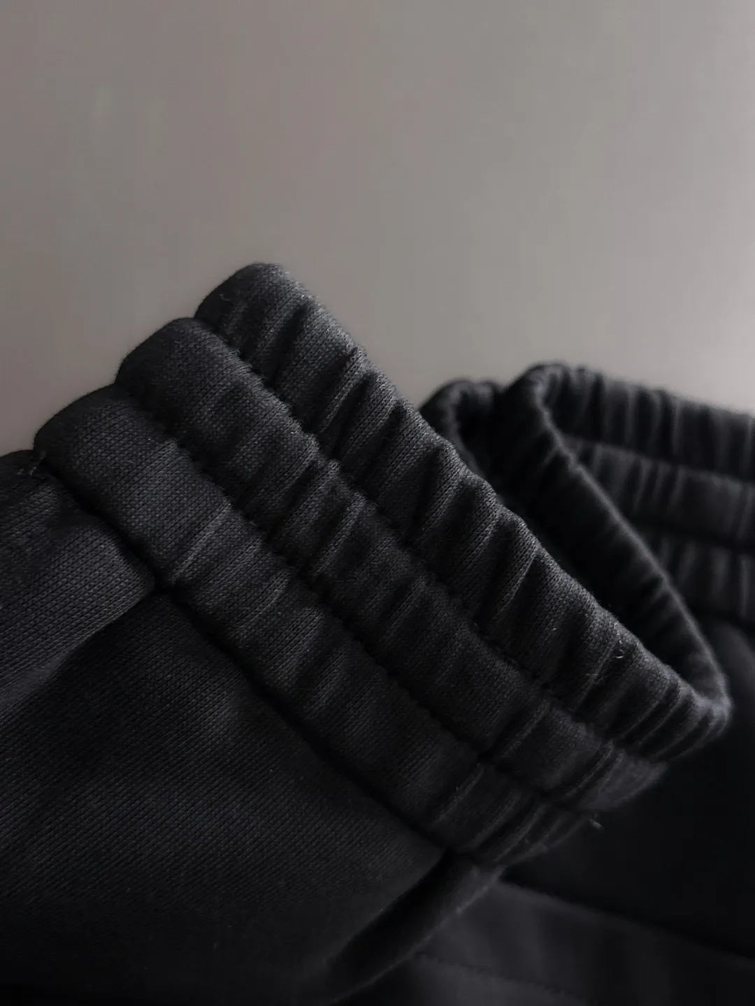 Shipped in 2-3 days P360 MONCLER/Mongolian Exclusive first release of 25ss autumn and winter new high-quality trousers Compare real-life details at will A perfect choice for autumn and winter, a must-have item. Sizes: M to 3XL (please state your height and weight when placing an order)