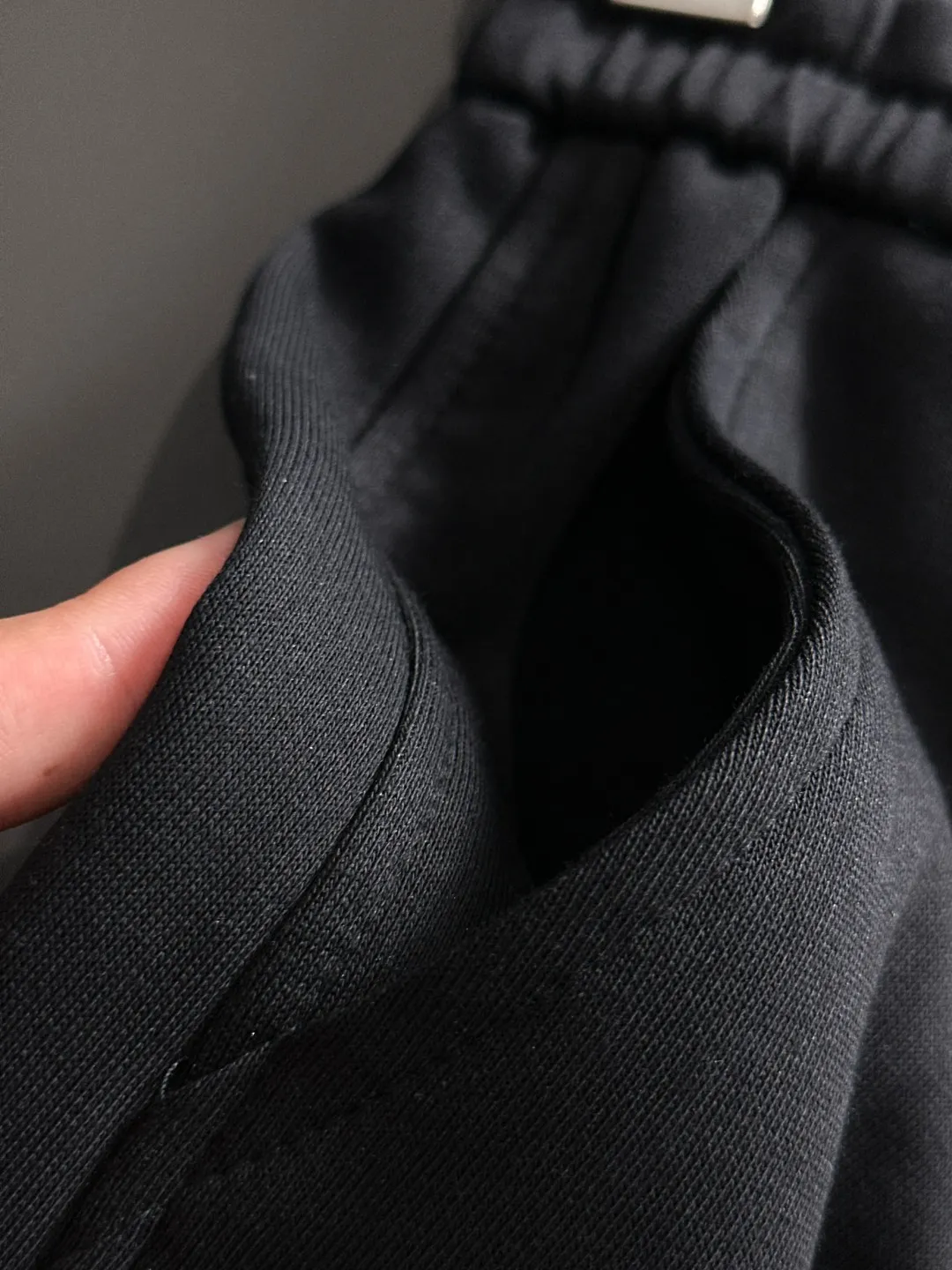 Shipped in 2-3 days P360 MONCLER/Mongolian Exclusive first release of 25ss autumn and winter new high-quality trousers Compare real-life details at will A perfect choice for autumn and winter, a must-have item. Sizes: M to 3XL (please state your height and weight when placing an order)