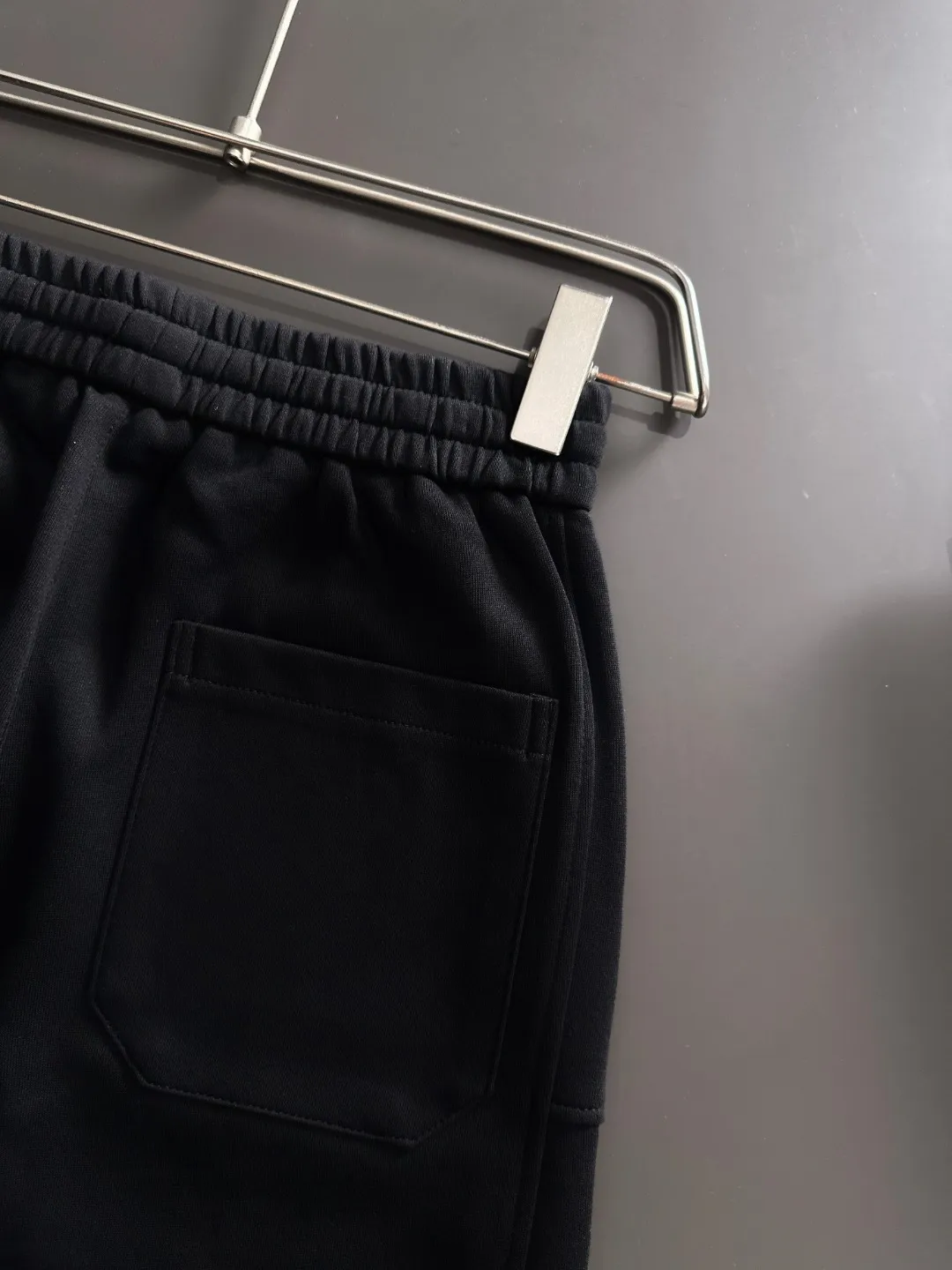 Shipped in 2-3 days P360 MONCLER/Mongolian Exclusive first release of 25ss autumn and winter new high-quality trousers Compare real-life details at will A perfect choice for autumn and winter, a must-have item. Sizes: M to 3XL (please state your height and weight when placing an order)