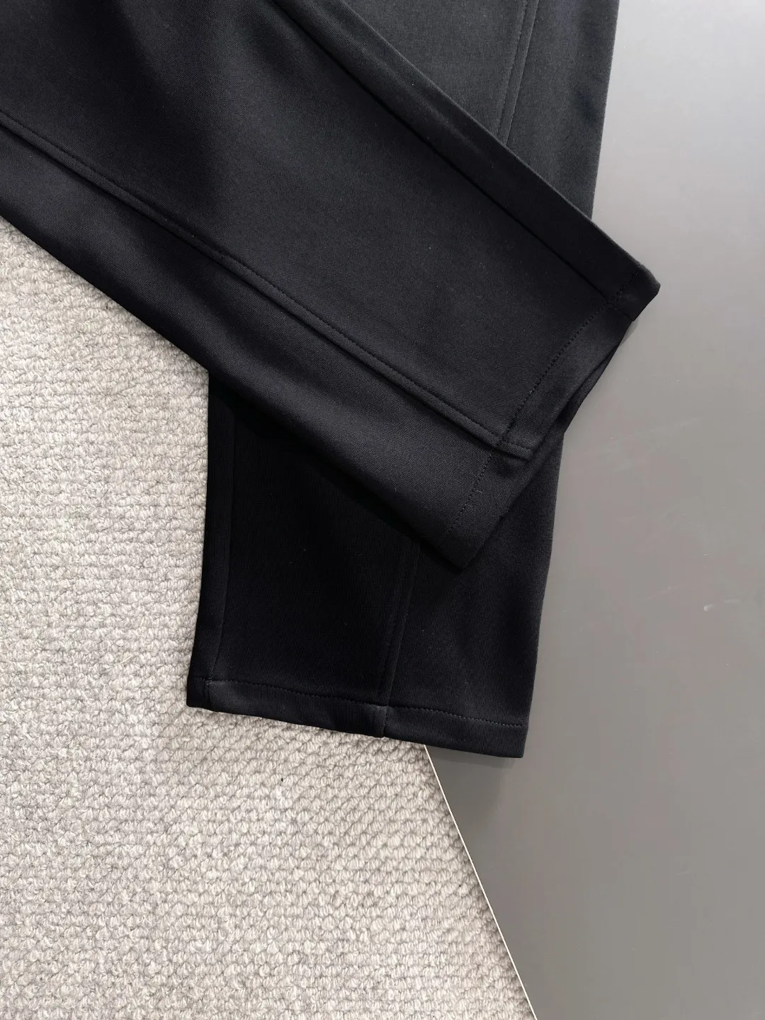 Shipped in 2-3 days P360 MONCLER/Mongolian Exclusive first release of 25ss autumn and winter new high-quality trousers Compare real-life details at will A perfect choice for autumn and winter, a must-have item. Sizes: M to 3XL (please state your height and weight when placing an order)