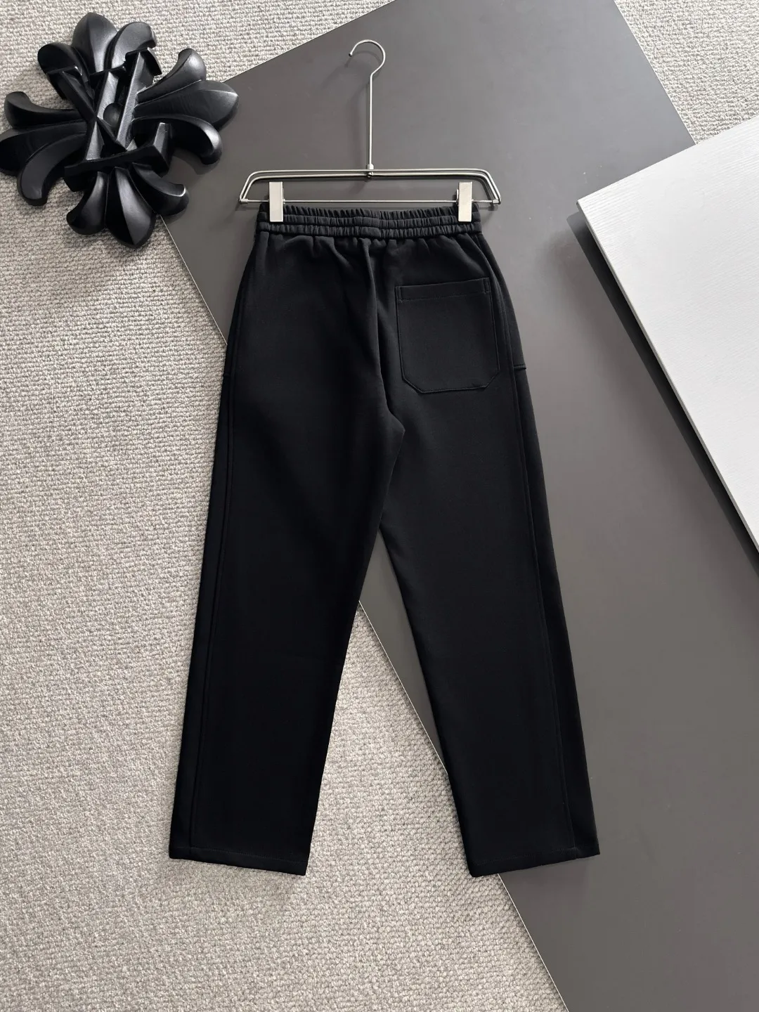 Shipped in 2-3 days P360 MONCLER/Mongolian Exclusive first release of 25ss autumn and winter new high-quality trousers Compare real-life details at will A perfect choice for autumn and winter, a must-have item. Sizes: M to 3XL (please state your height and weight when placing an order)