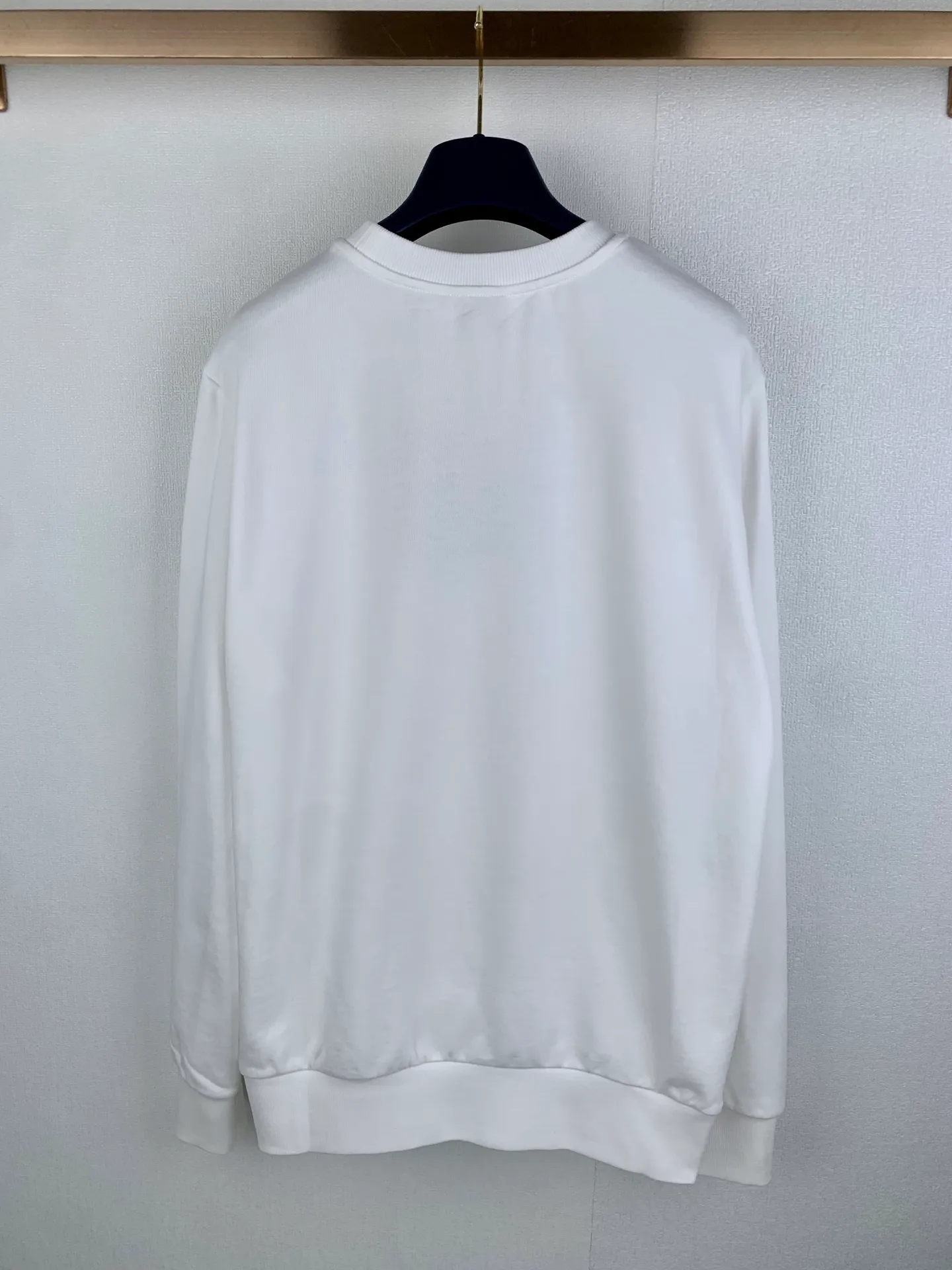 P350 MONCLER round neck pullover printed casual long-sleeved sweatshirt ●Authentic product purchased and developed by 3926. ●320g double-strand combed cotton sweatshirt material ●2*2 cotton luxury trendy rib ●Fabric enzyme wash ●Digital direct printing ●Customized 1:1 chapter ●Customized 1:1 trademark ●Fit version ●Size: S M L XL