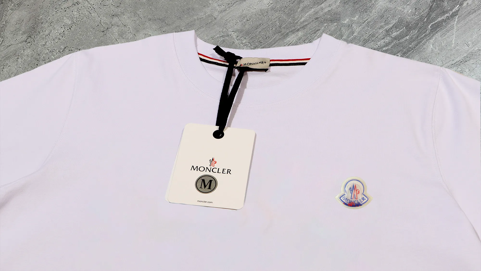 P210 High-version sweatshirt) [Long-term stock] 〖𝐌𝐎𝐍𝐂𝐋𝐄𝐑~Mask〗 Made of 440g heavy-weight fabric. It is different from the market currency. It can be matched with any variety and is properly handsome. 😎The whole dress is made of double waistcoats. The double waistcoats make the whole dress more three-dimensional. Not ordinary factories can do such fine work. 2025 Spring catwalk version of the T stage, on sale at the counter, exquisitely printed round neck terry sweatshirt, high-end double-ply cotton, custom-made stretch ribs, dyed in the same vat, complete with three standards, matched with digital printing patterns and very breathable, same style for men and women, color: black, white, apricot, size: S M L XL 2XL