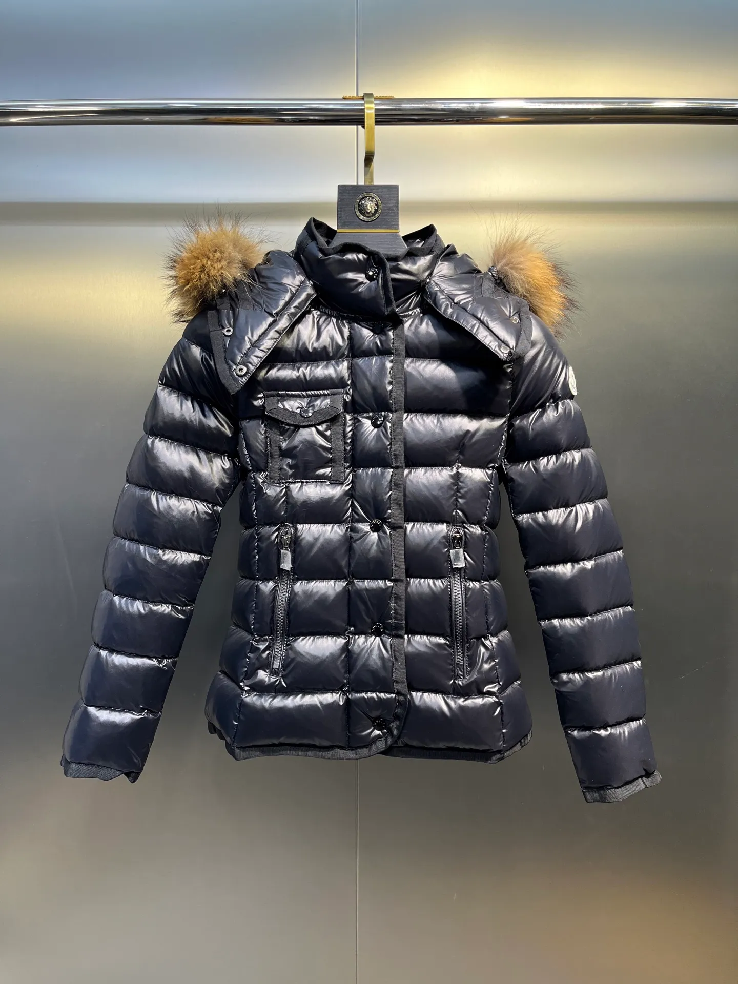 P1160 Moncler Armoise short slim fit women's down jacket, oversized fox fur, imported nylon fabric zipper closure Size: 1-2-3-4