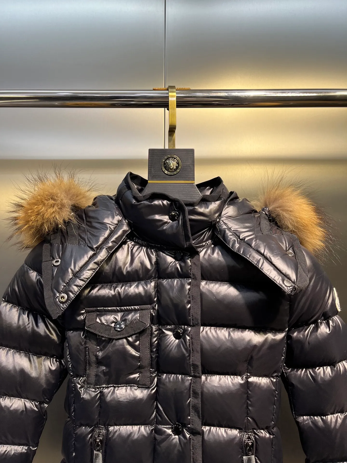 P1160 Moncler Armoise short slim fit women's down jacket, oversized fox fur, imported nylon fabric zipper closure Size: 1-2-3-4