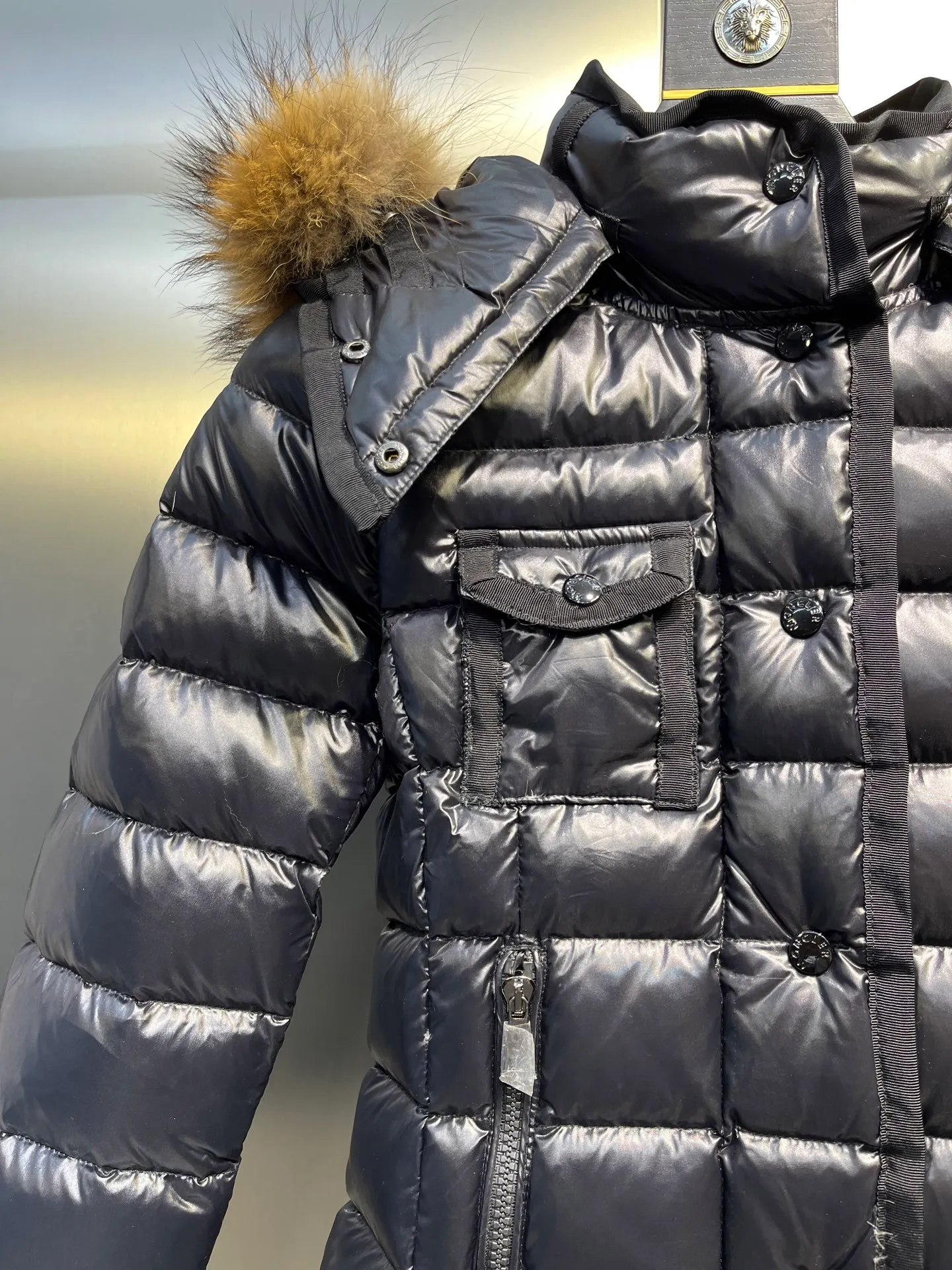 P1160 Moncler Armoise short slim fit women's down jacket, oversized fox fur, imported nylon fabric zipper closure Size: 1-2-3-4